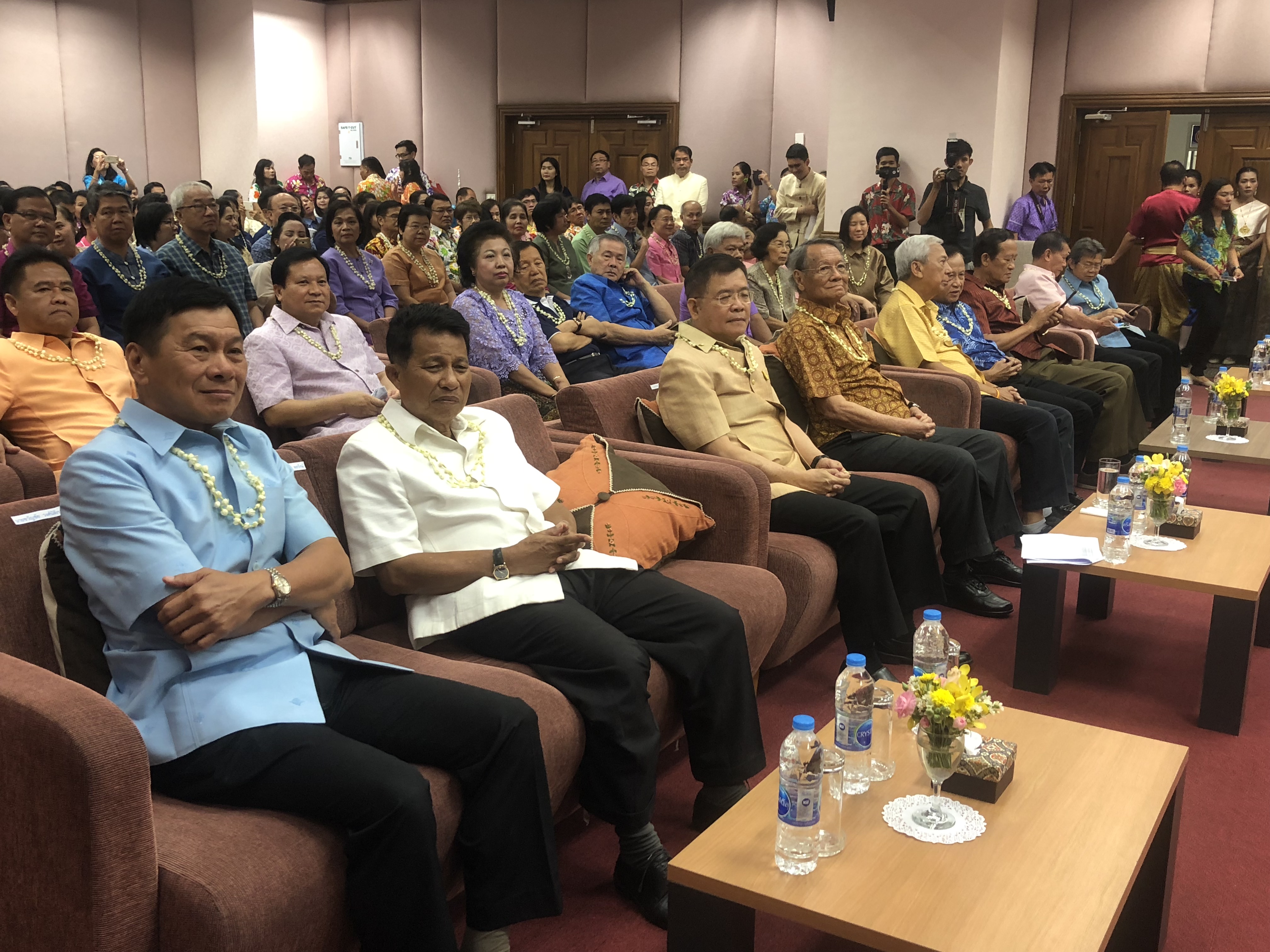 ร่วมกิจกรรม “สืบสานสงกรานต์ ตำนาน พช.”