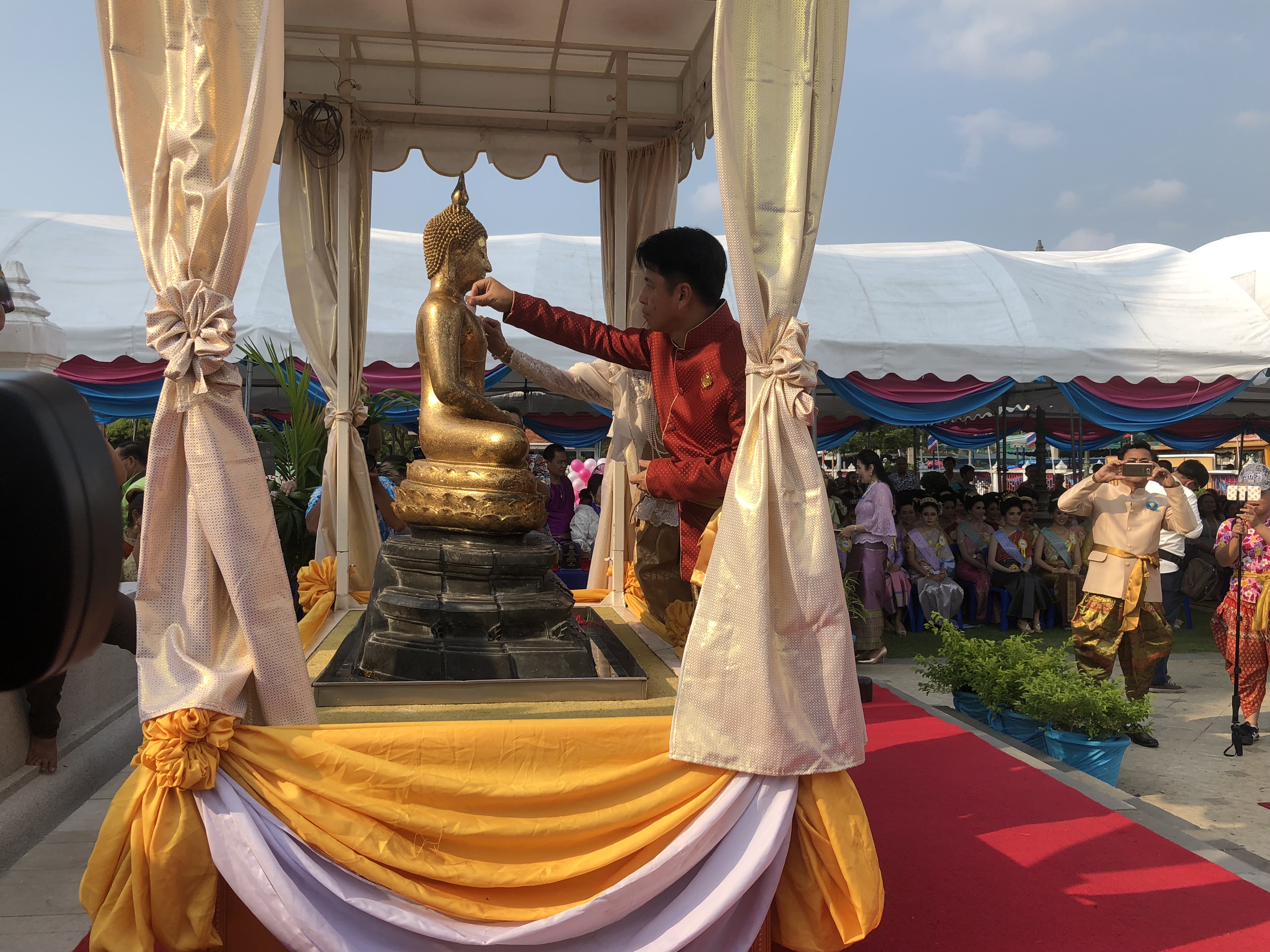 ร่วมเปิดงานนมัสการพระพุทธสิหิงค์ฯ และงานสงกรานต์จังหวัดชลบุรี