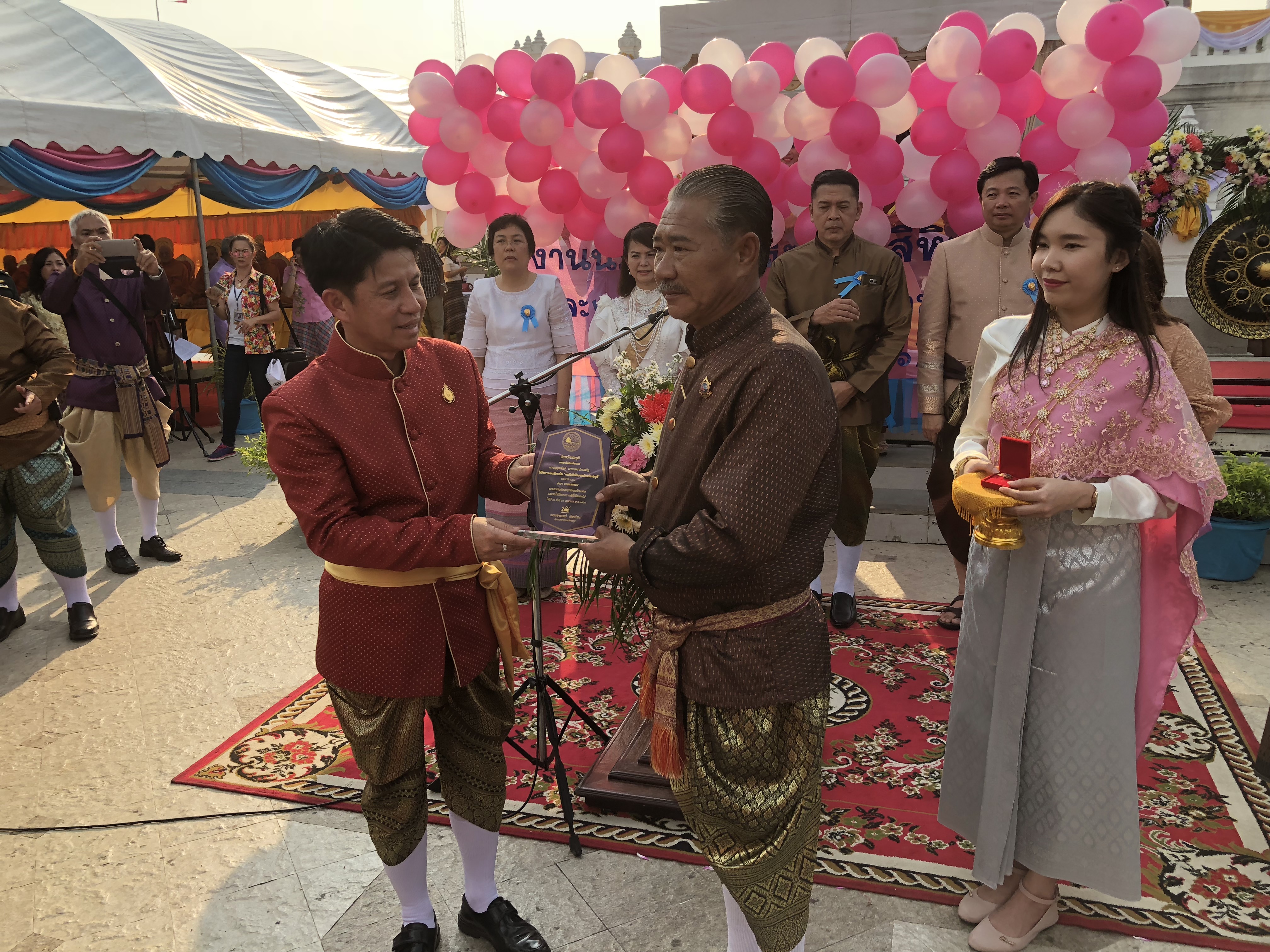 มอบโล่และเข็มเชิดชูเกียรติให้แก่คนดีศรีเมืองชลจังหวัดชลบุรี ประจำปี 2561