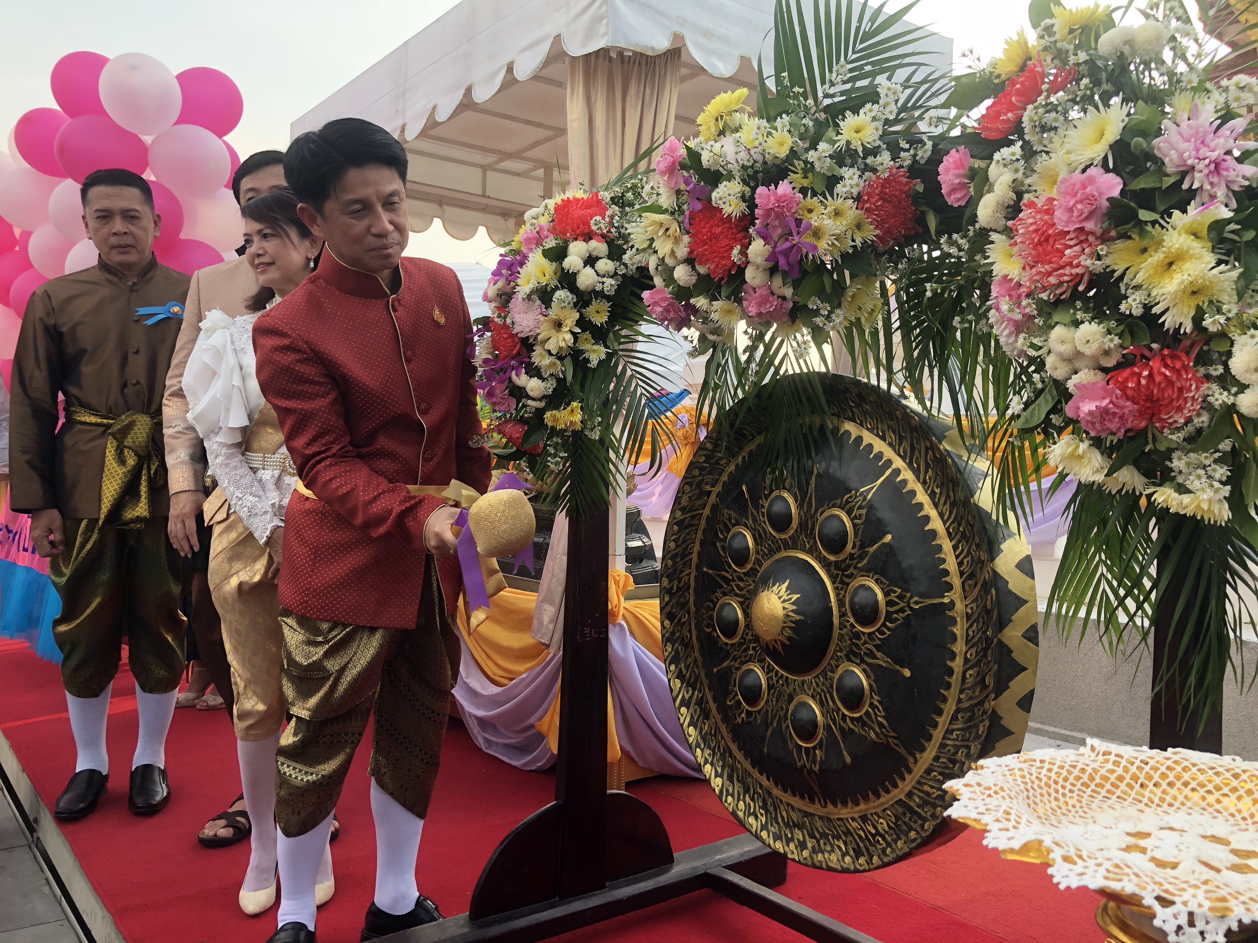 ร่วมเปิดงานนมัสการพระพุทธสิหิงค์ฯ และงานสงกรานต์จังหวัดชลบุรี