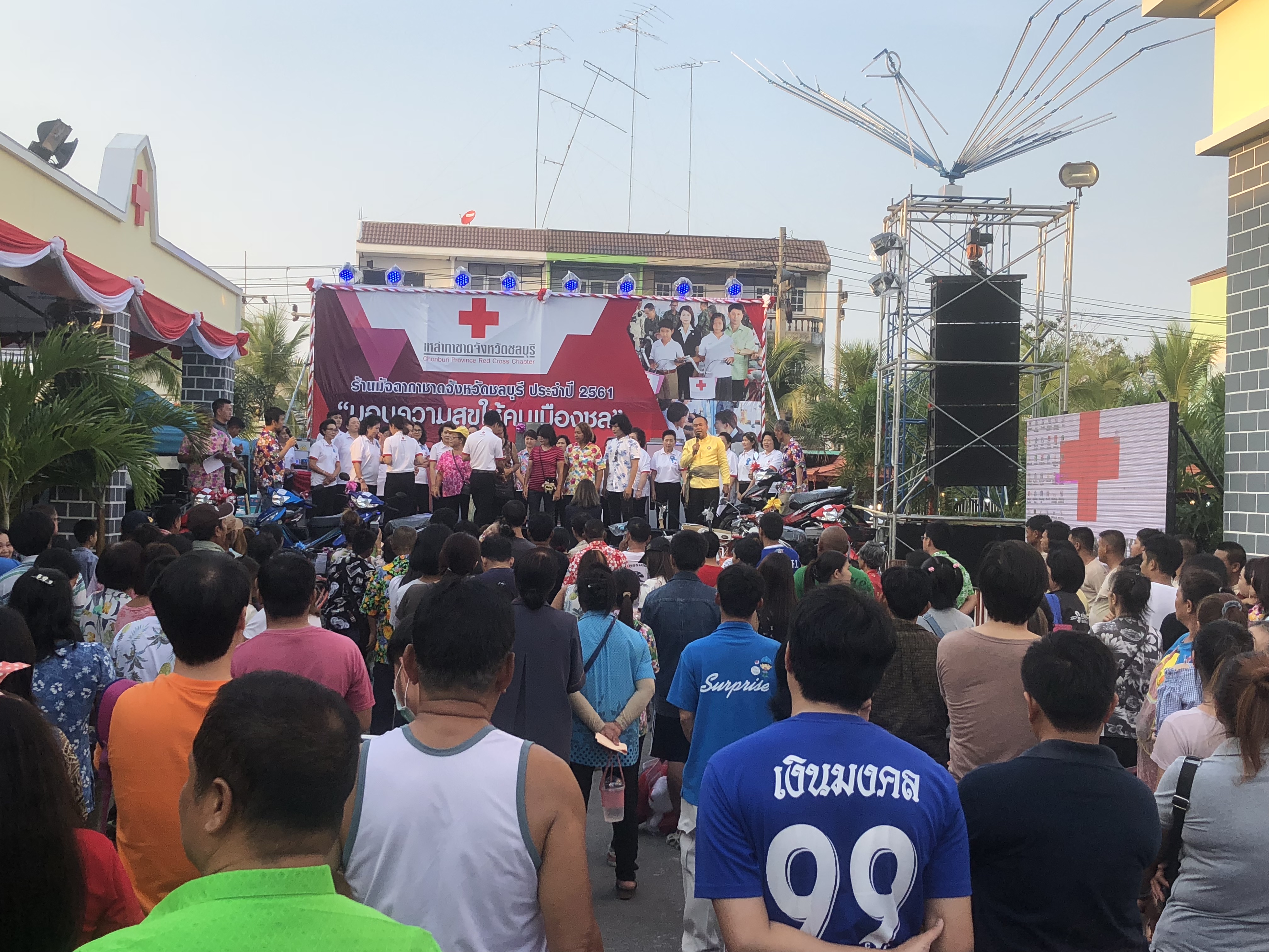 ร่วมกิจกรรมร้านมัจฉากาชาดในงานนมัสการพระพุทธสิหิงค์ฯ และงานสงกรานต์จังหวัดชลบุรี
