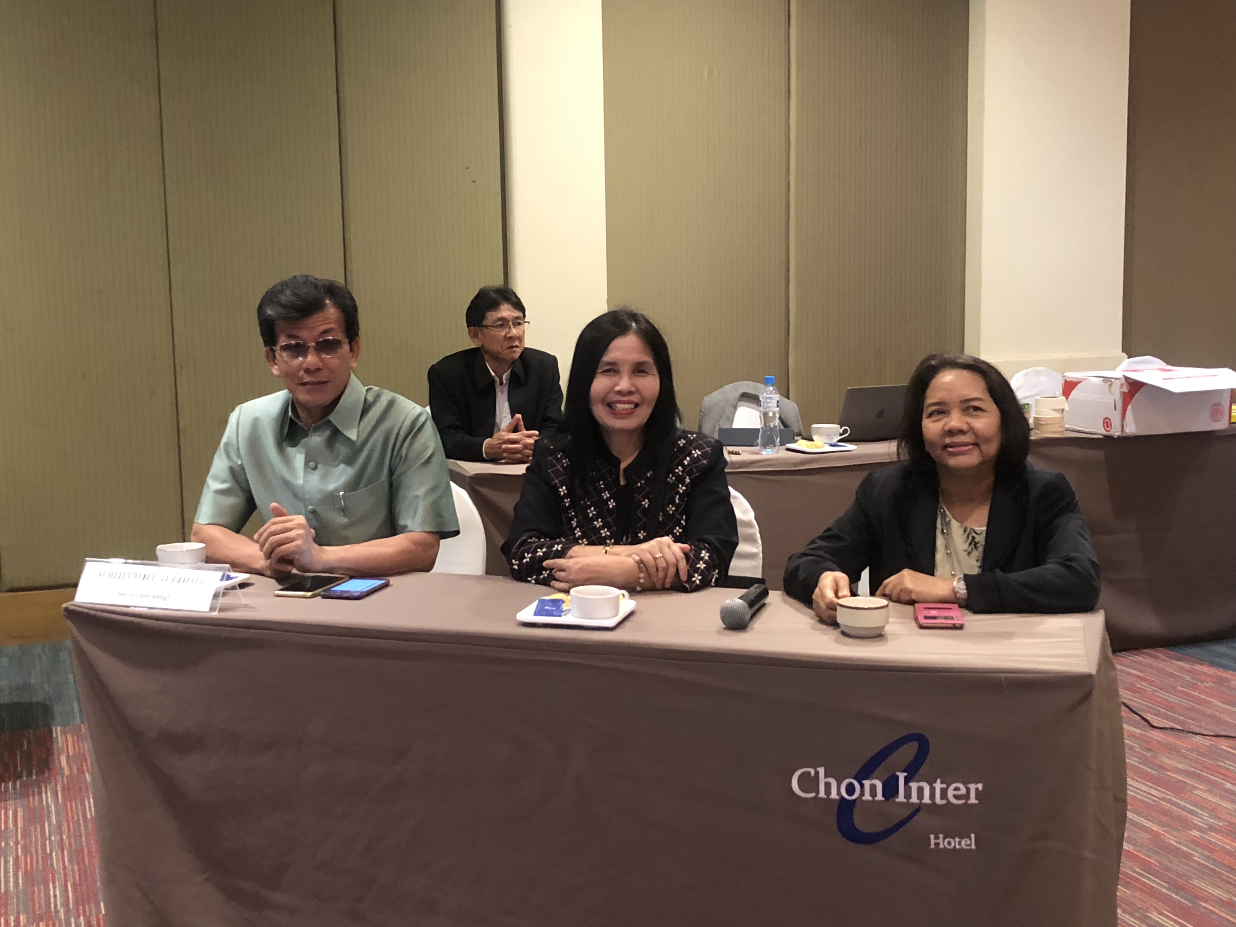 นางอัจฉราวรรณ มณีขัติย์ ผู้ตรวจราชการกรมฯ พบปะให้กำลังใจ, รับฟังการนำเสนอและให้ข้อเสนอแนะโปรแกรมท่องเที่ยวแก่ผู้เข้าร่วมโครงการเพื่อส่งเสริมผู้ประกอบการชุมชน