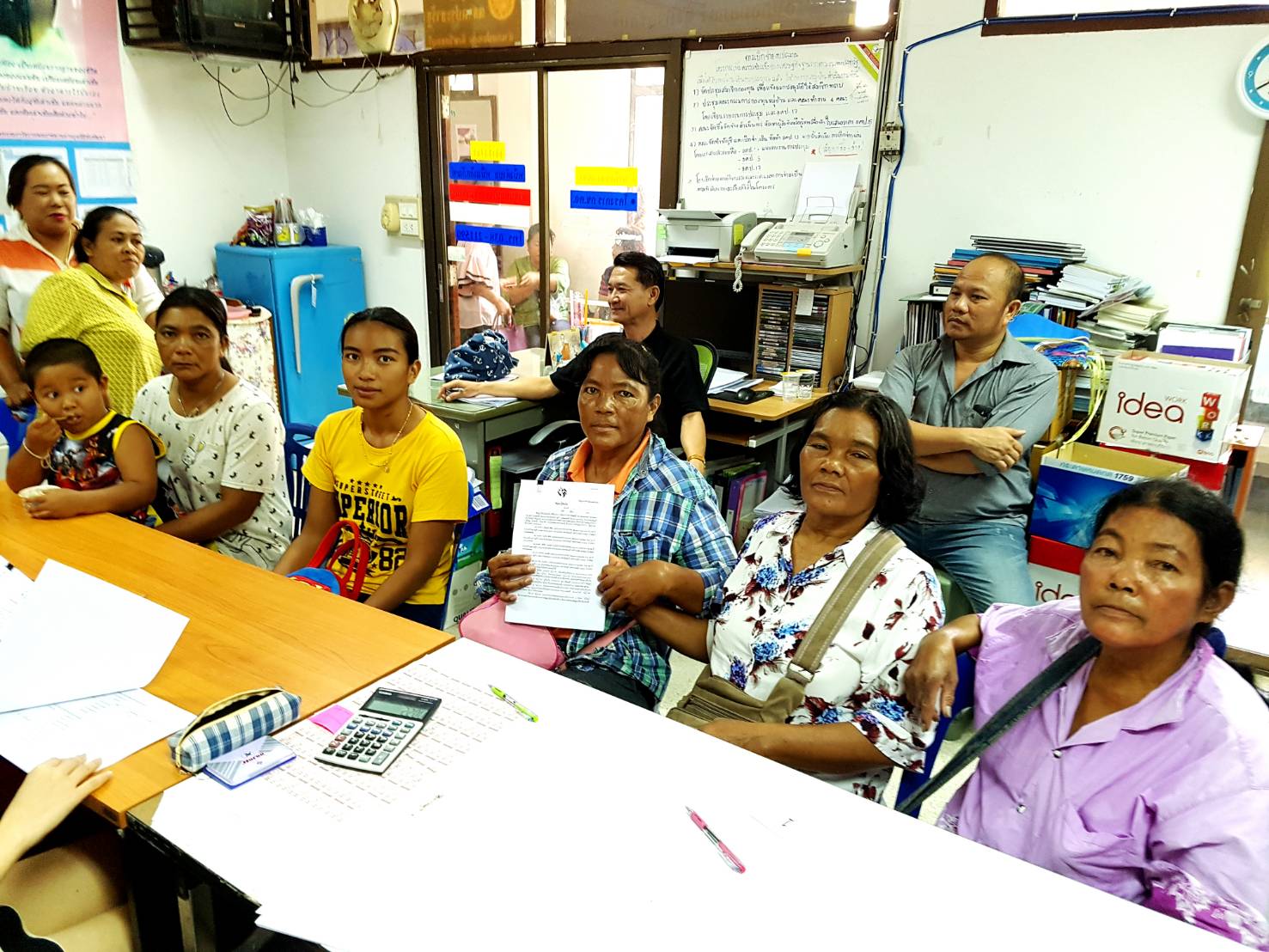 สนับสนุนการดำเนินงานและทำสัญญากองทุนพัฒนาบทบาทสตรี อ.บ่อทอง