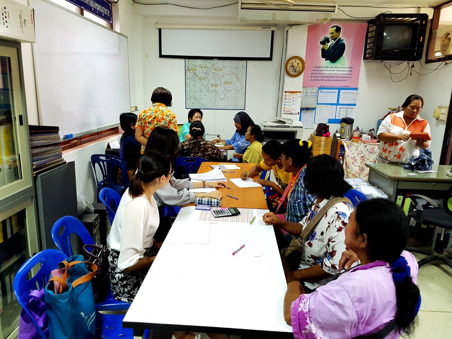 สนับสนุนการดำเนินงานและทำสัญญากองทุนพัฒนาบทบาทสตรี อ.บ่อทอง