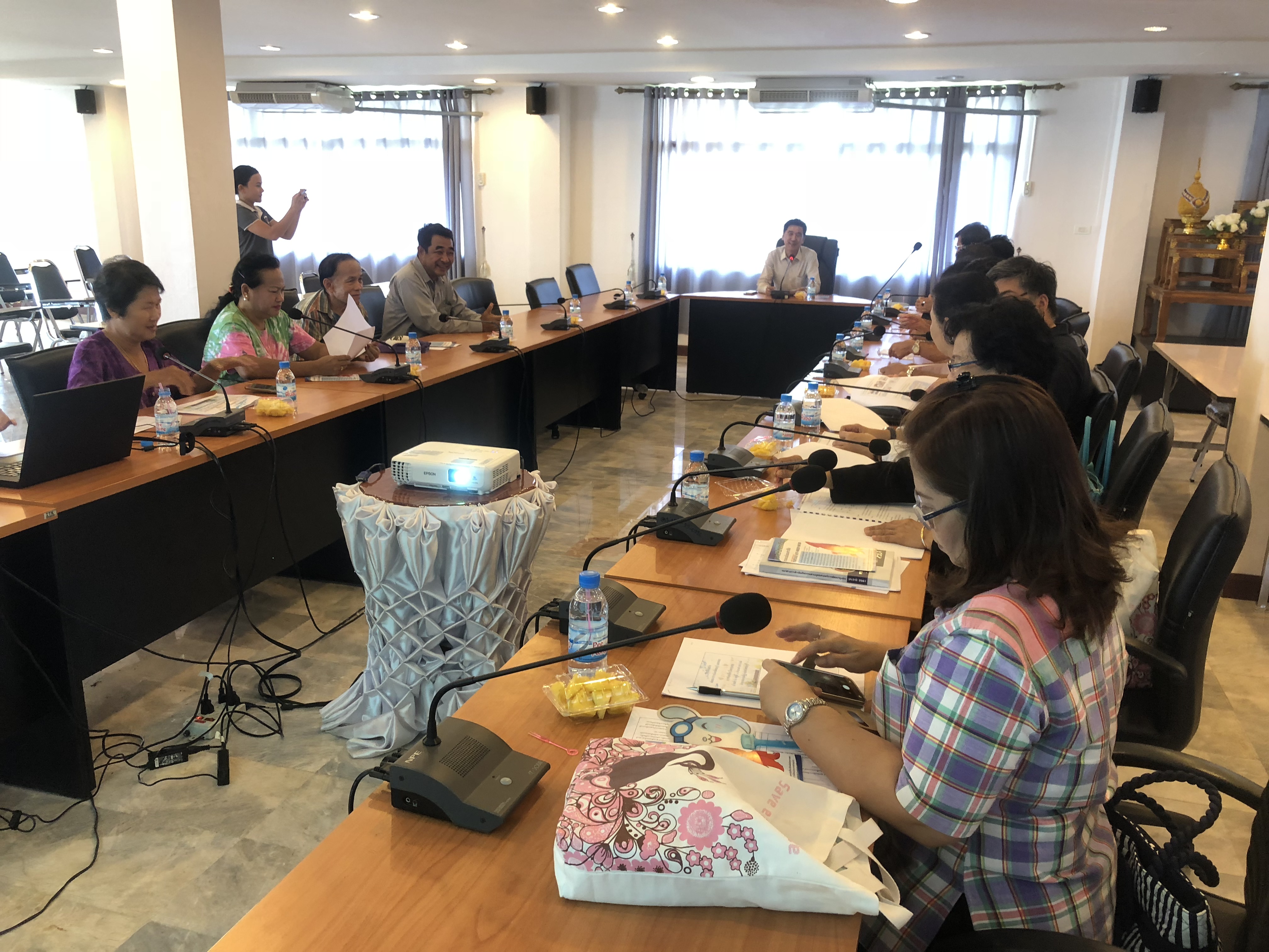 ดตามการดำเนินงานหมู่บ้านท่องเที่ยวโดยชุมชน บ้านท่าวัง ม.3 ต.ท่าเทววงษ์ อ.เกาะสีชัง