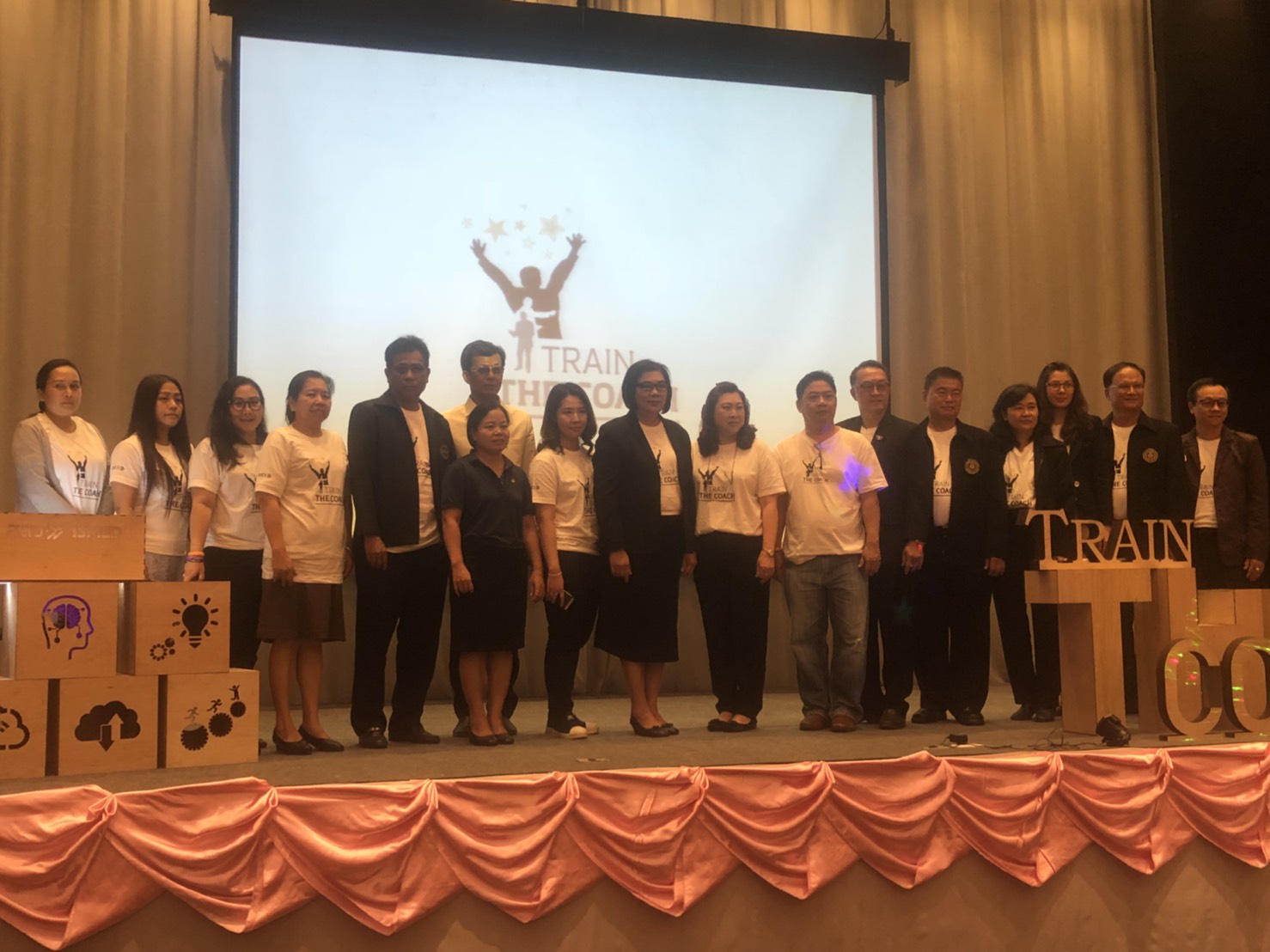 ร่วมเปิดตัวปฏิบัติการเร่งเครื่อง SME สู่ 4.0 กิจกรรม Train the Coach