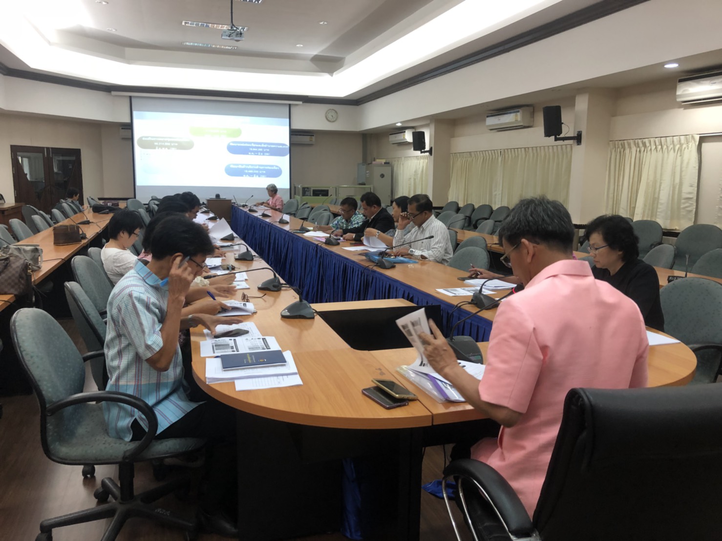 ประชุมหัวหน้ากลุ่มและพัฒนาการอำเภอ เพื่อวางแผนการขับเคลื่อนหมู่บ้านท่องเที่ยว OTOP นวัตวิถี