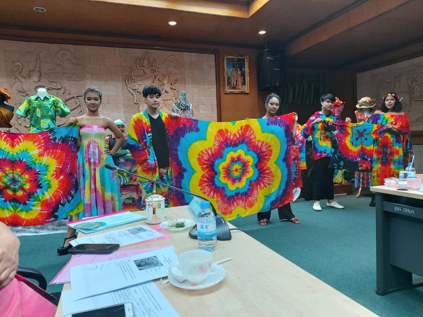 จังหวัดชลบุรี : ทะเลงาม ?ข้าวหลามอร่อย?อ้อยหวาน? จักสานดี ?ประเพณีวิ่งควาย??การประกวดผ้าสืบสาน อนุรักษ์ศิลป์ผ้าถิ่นไทย ดำรงไว้ในแผ่นดิน จังหวัดชลบุรี?