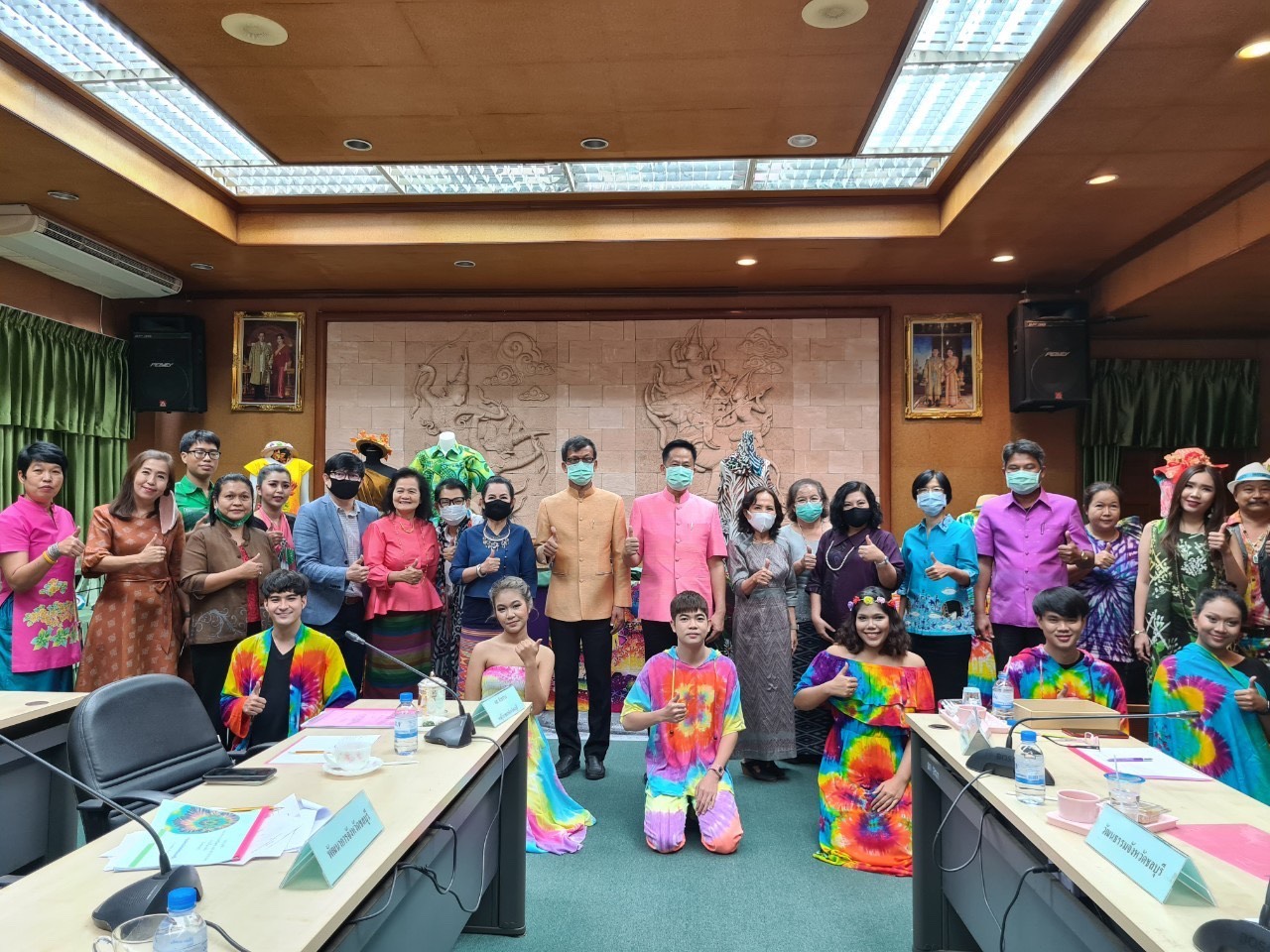 จังหวัดชลบุรี : ทะเลงาม ?ข้าวหลามอร่อย?อ้อยหวาน? จักสานดี ?ประเพณีวิ่งควาย??การประกวดผ้าสืบสาน อนุรักษ์ศิลป์ผ้าถิ่นไทย ดำรงไว้ในแผ่นดิน จังหวัดชลบุรี?