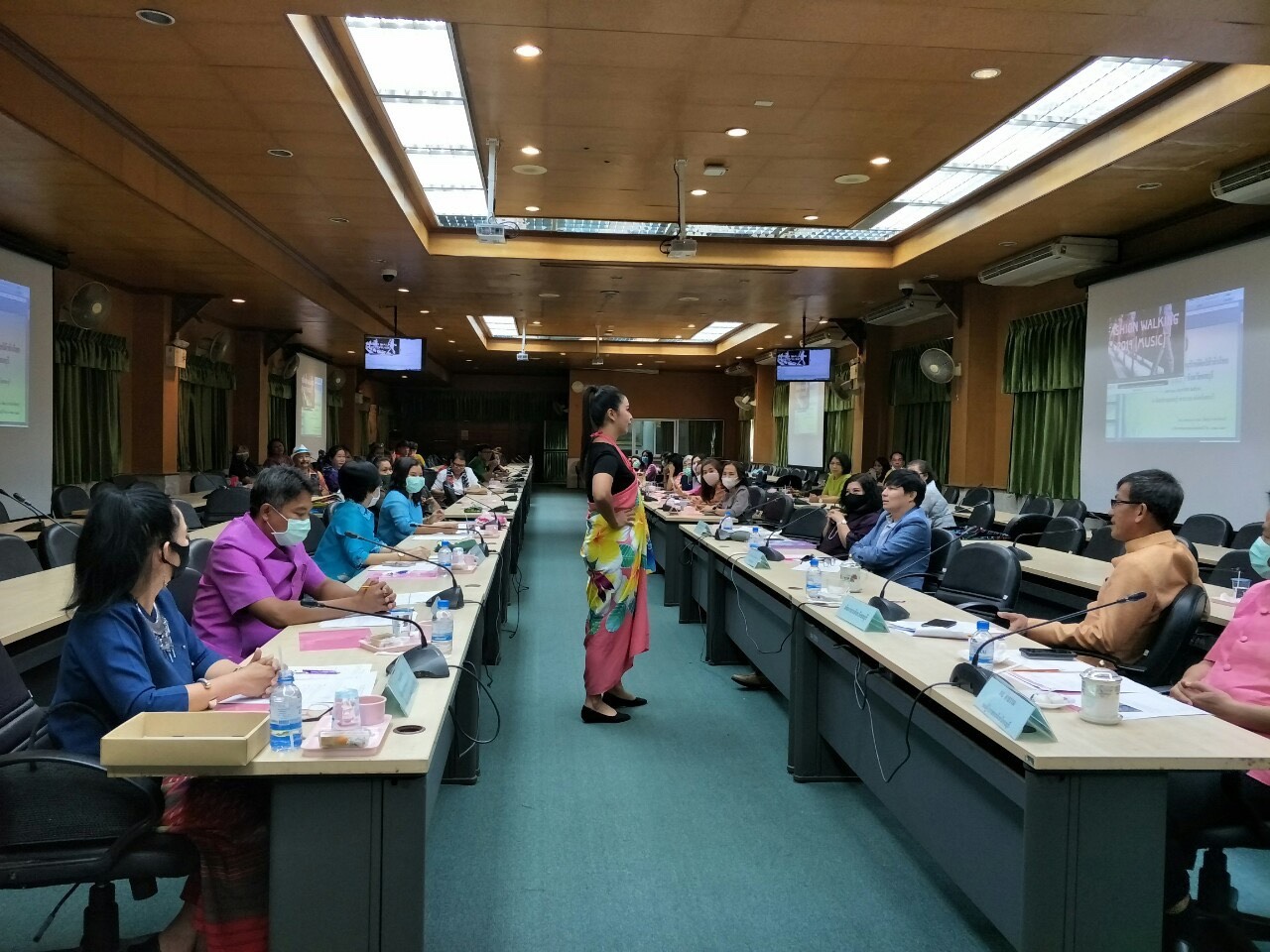 จังหวัดชลบุรี : ทะเลงาม ?ข้าวหลามอร่อย?อ้อยหวาน? จักสานดี ?ประเพณีวิ่งควาย??การประกวดผ้าสืบสาน อนุรักษ์ศิลป์ผ้าถิ่นไทย ดำรงไว้ในแผ่นดิน จังหวัดชลบุรี?