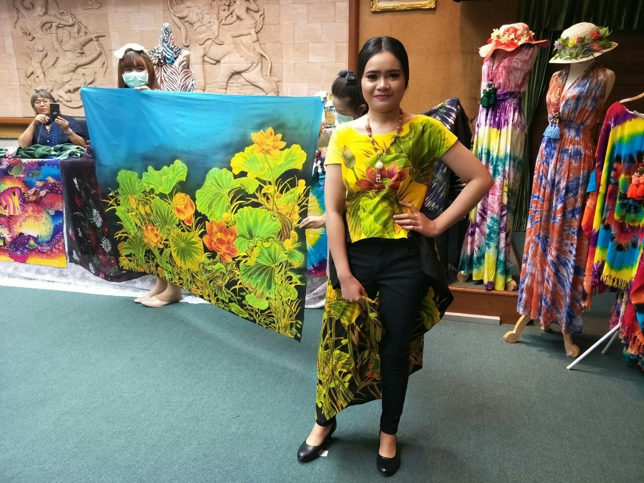 จังหวัดชลบุรี : ทะเลงาม ?ข้าวหลามอร่อย?อ้อยหวาน? จักสานดี ?ประเพณีวิ่งควาย??การประกวดผ้าสืบสาน อนุรักษ์ศิลป์ผ้าถิ่นไทย ดำรงไว้ในแผ่นดิน จังหวัดชลบุรี?