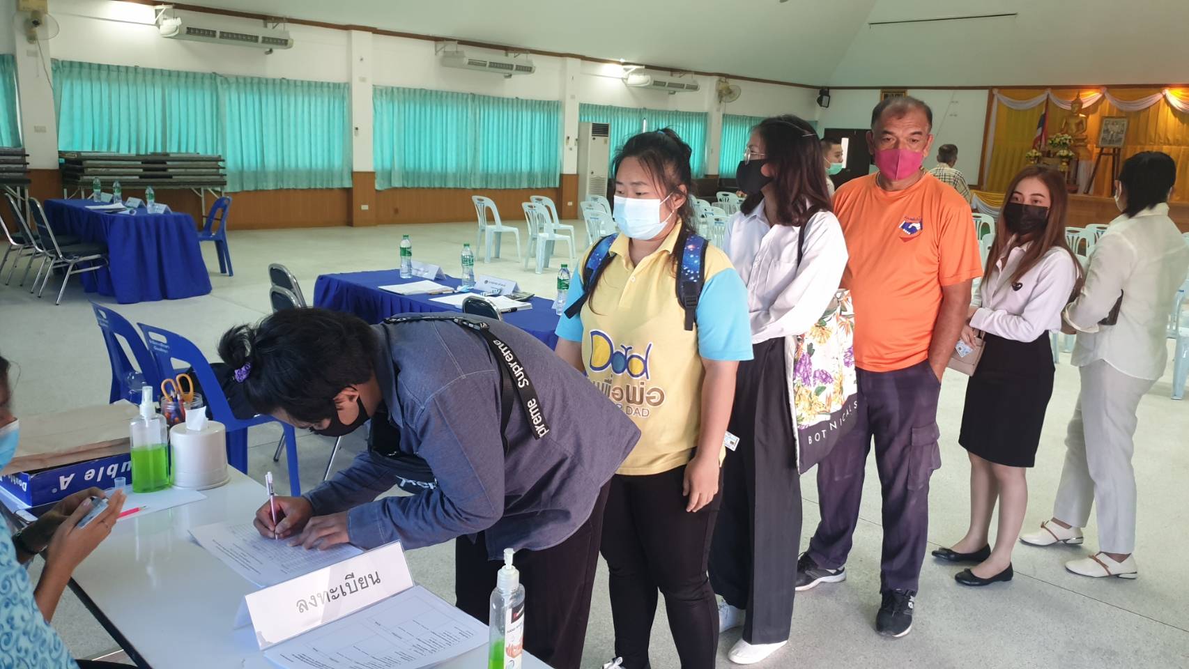 สอบสัมภาษณ์ลูกจ้างเหมาบริการ “โคก หนอง นา โมเดล” อำเภอบางละมุง