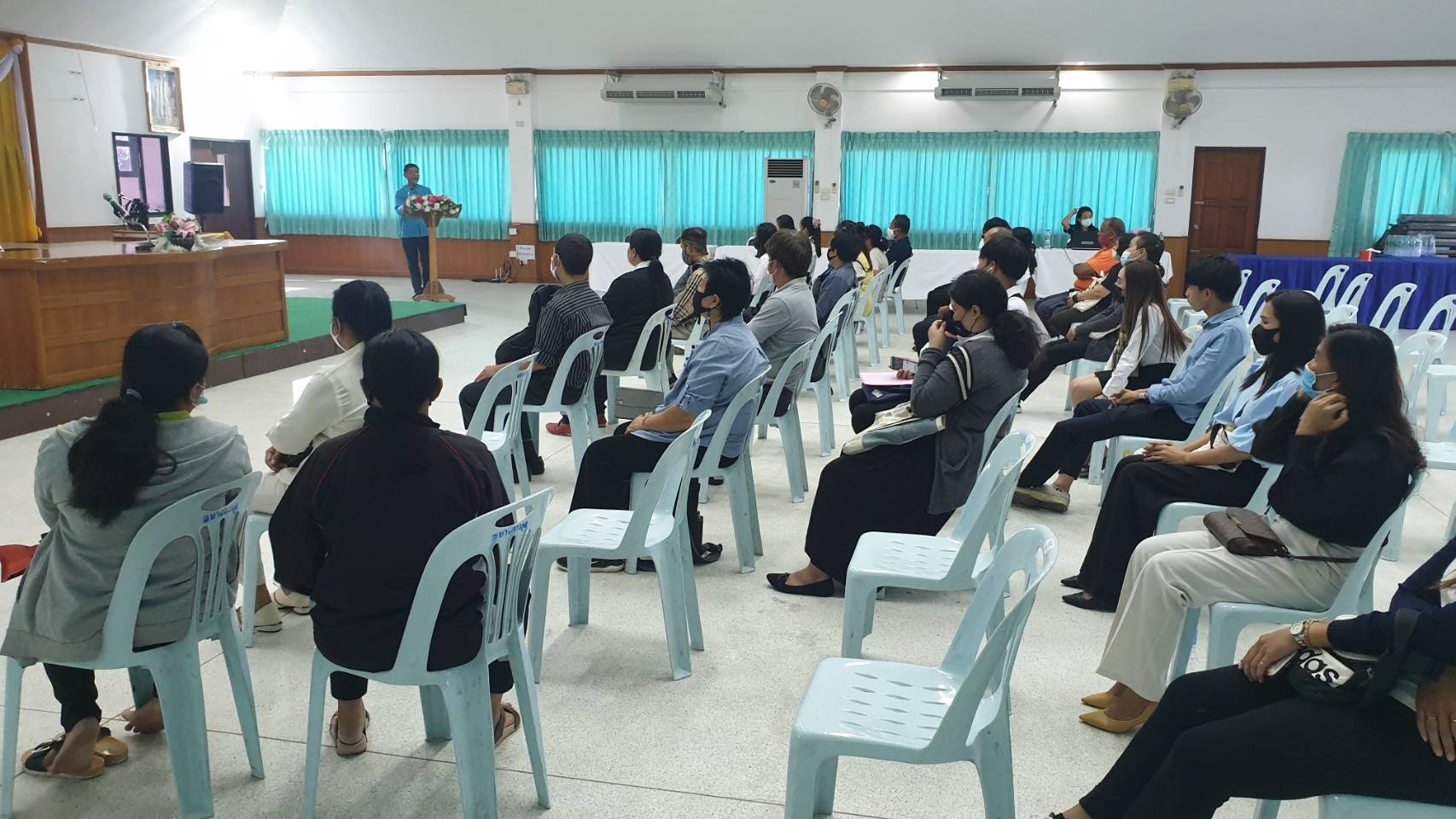 สอบสัมภาษณ์ลูกจ้างเหมาบริการ “โคก หนอง นา โมเดล” อำเภอบางละมุง