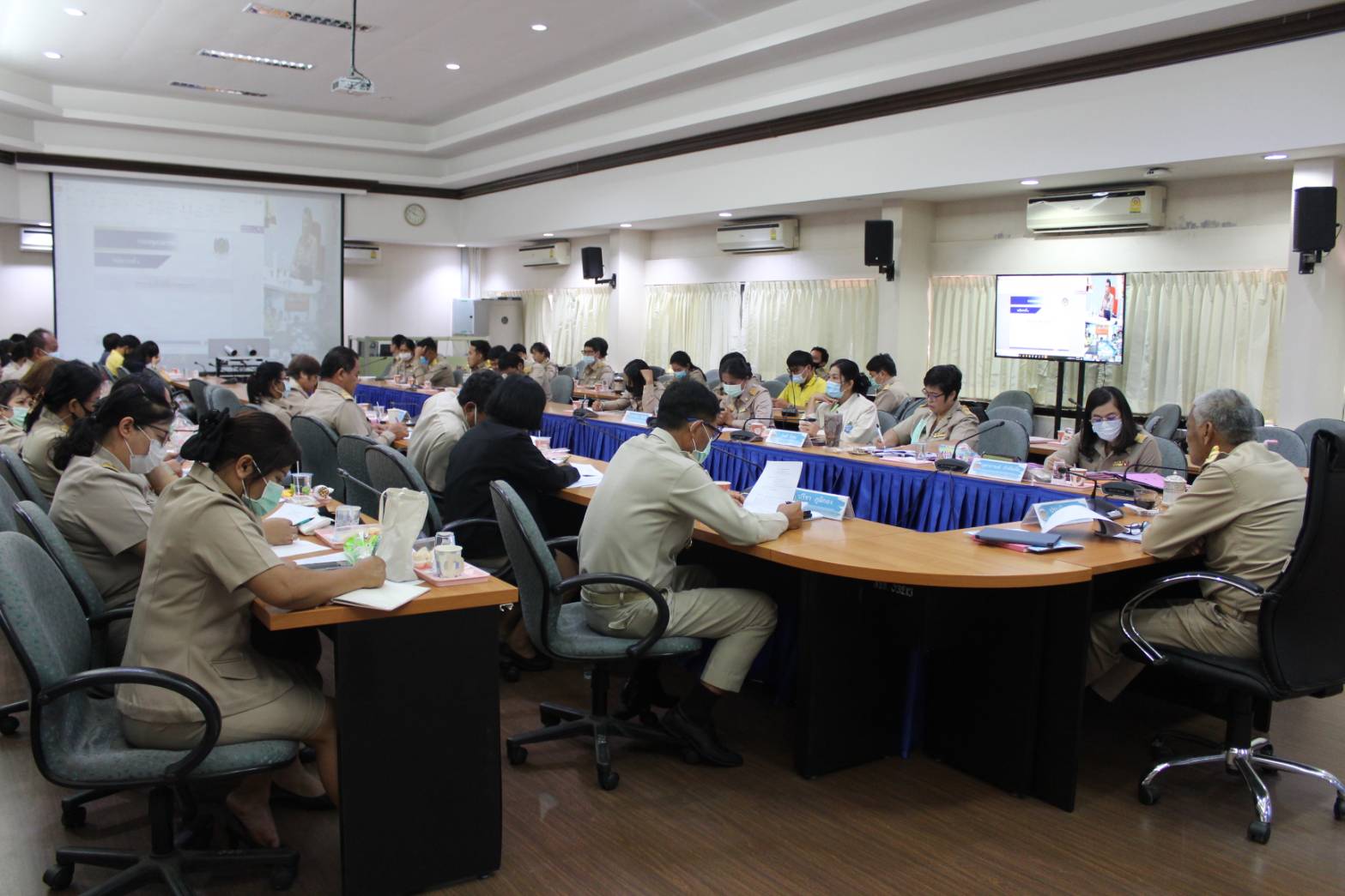 พช.ชลบุรี ร่วมรับฟังการประชุมกรมฯ ครั้งที่ 10/2563 ผ่านระบบ Video Conference