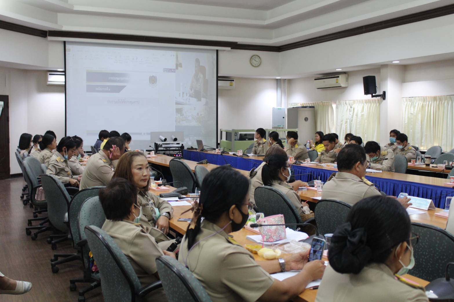 พช.ชลบุรี ร่วมรับฟังการประชุมกรมฯ ครั้งที่ 10/2563 ผ่านระบบ Video Conference