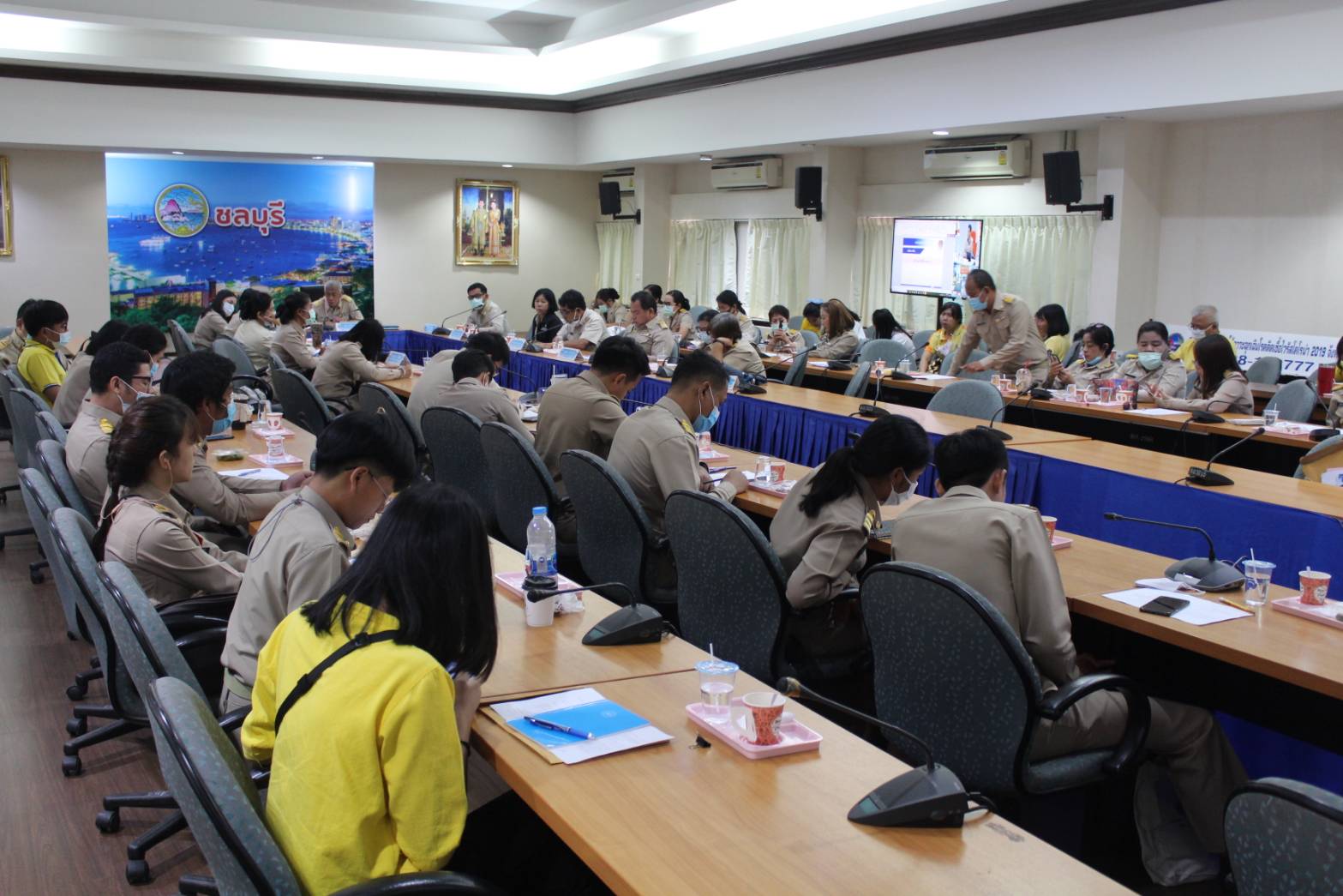 พช.ชลบุรี ร่วมรับฟังการประชุมกรมฯ ครั้งที่ 10/2563 ผ่านระบบ Video Conference