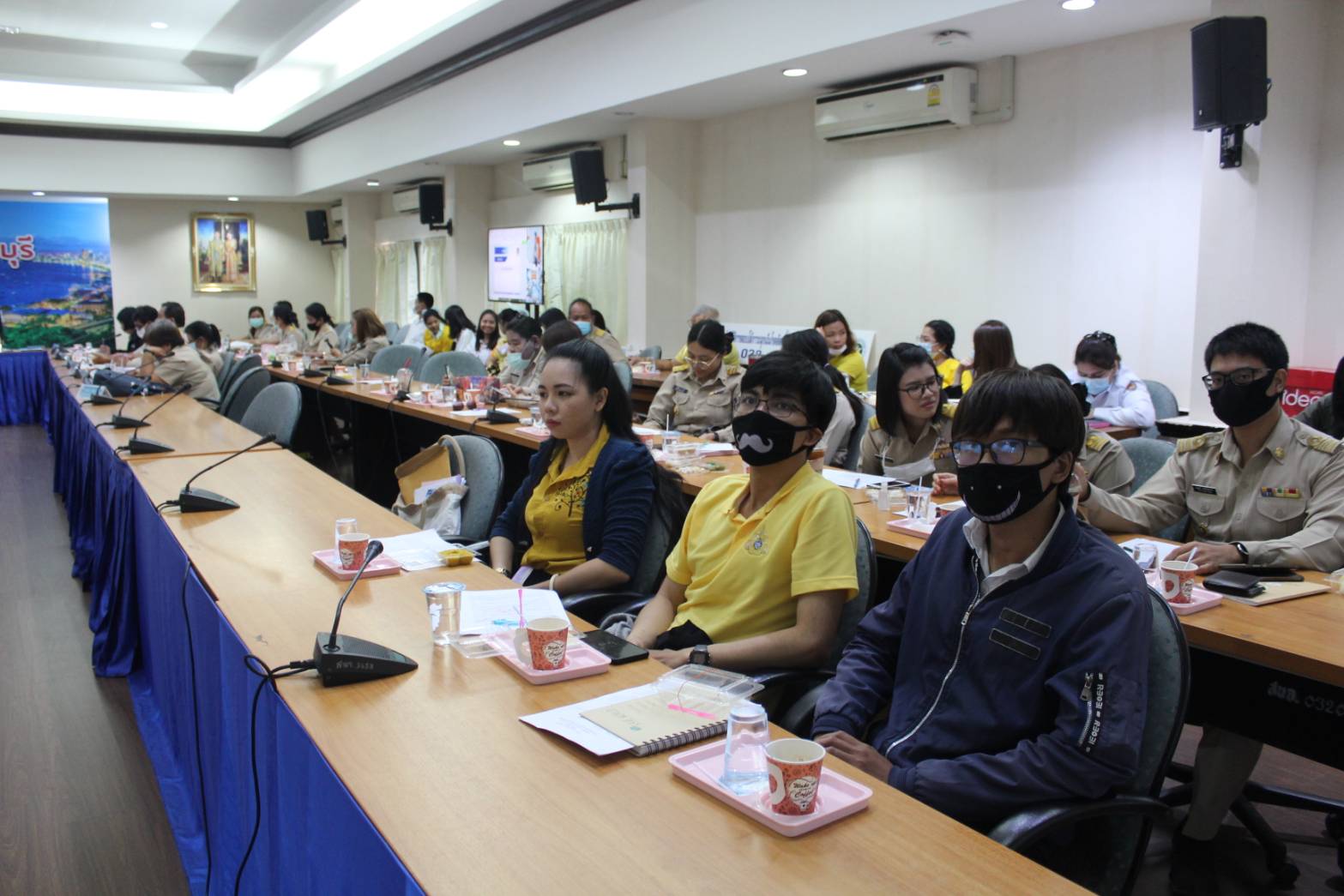 พช.ชลบุรี ร่วมรับฟังการประชุมกรมฯ ครั้งที่ 10/2563 ผ่านระบบ Video Conference