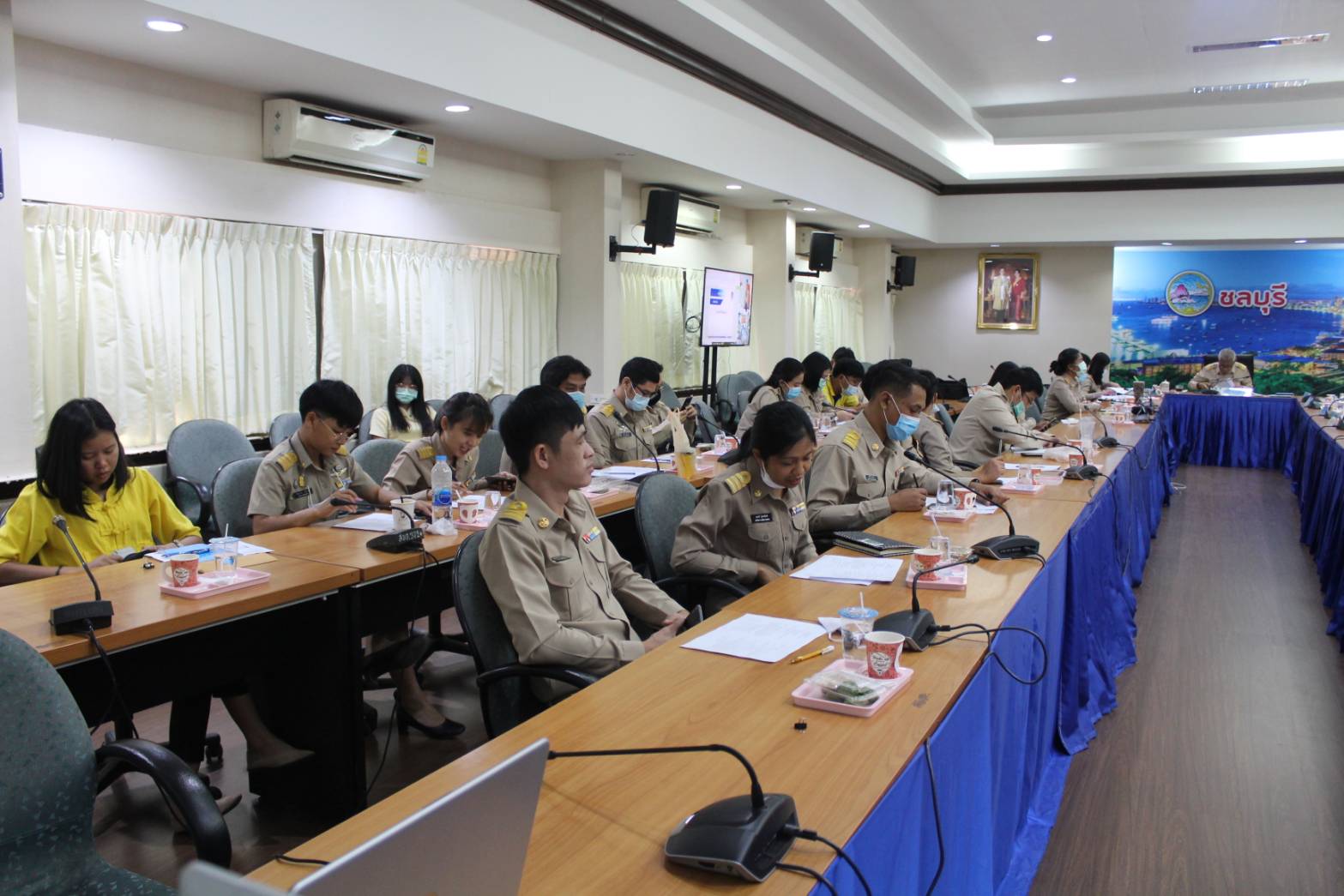 พช.ชลบุรี ร่วมรับฟังการประชุมกรมฯ ครั้งที่ 10/2563 ผ่านระบบ Video Conference