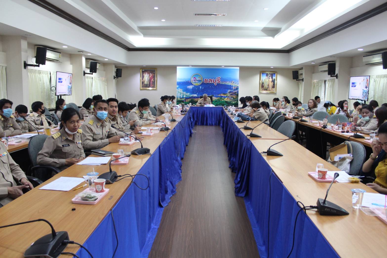 พช.ชลบุรี ร่วมรับฟังการประชุมกรมฯ ครั้งที่ 10/2563 ผ่านระบบ Video Conference