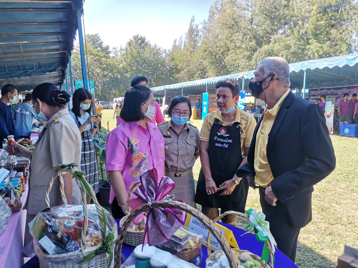 ออกหน่วยบริการตามโครงการหน่วยบำบัดทุกข์ บำรุงสุข สร้างรอยยิ้มให้ประชาชน จังหวัดชลบุรี