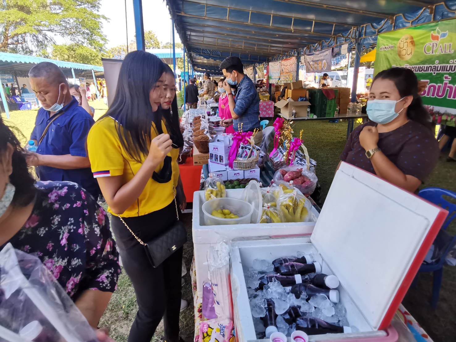 ออกหน่วยบริการตามโครงการหน่วยบำบัดทุกข์ บำรุงสุข สร้างรอยยิ้มให้ประชาชน จังหวัดชลบุรี