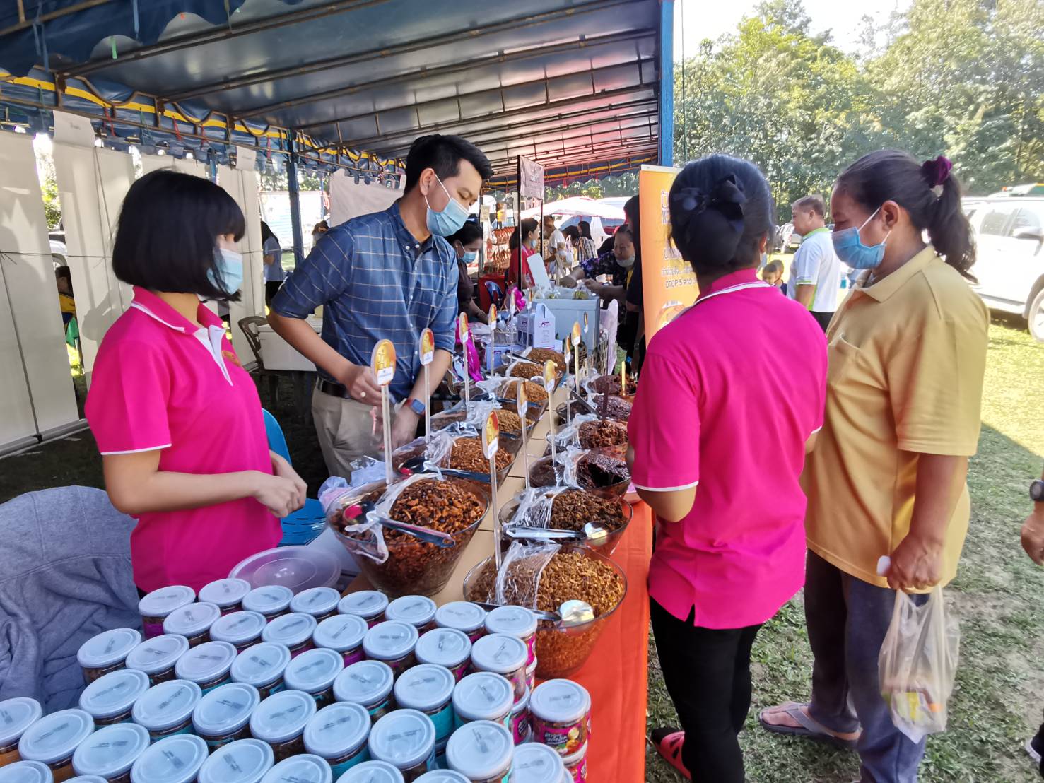 ออกหน่วยบริการตามโครงการหน่วยบำบัดทุกข์ บำรุงสุข สร้างรอยยิ้มให้ประชาชน จังหวัดชลบุรี