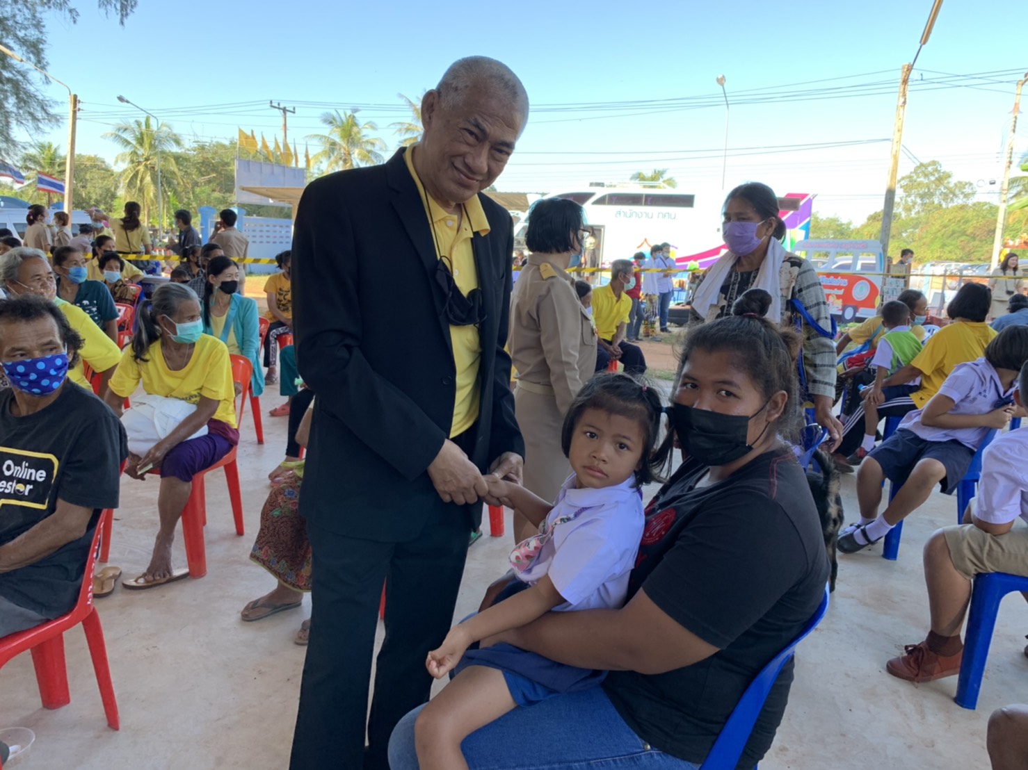 ออกหน่วยบริการตามโครงการหน่วยบำบัดทุกข์ บำรุงสุข สร้างรอยยิ้มให้ประชาชน จังหวัดชลบุรี