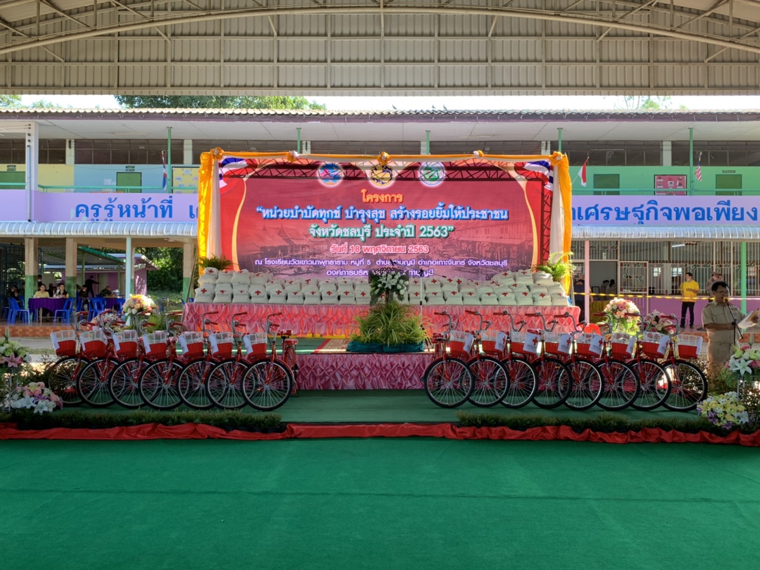 ออกหน่วยบริการตามโครงการหน่วยบำบัดทุกข์ บำรุงสุข สร้างรอยยิ้มให้ประชาชน จังหวัดชลบุรี