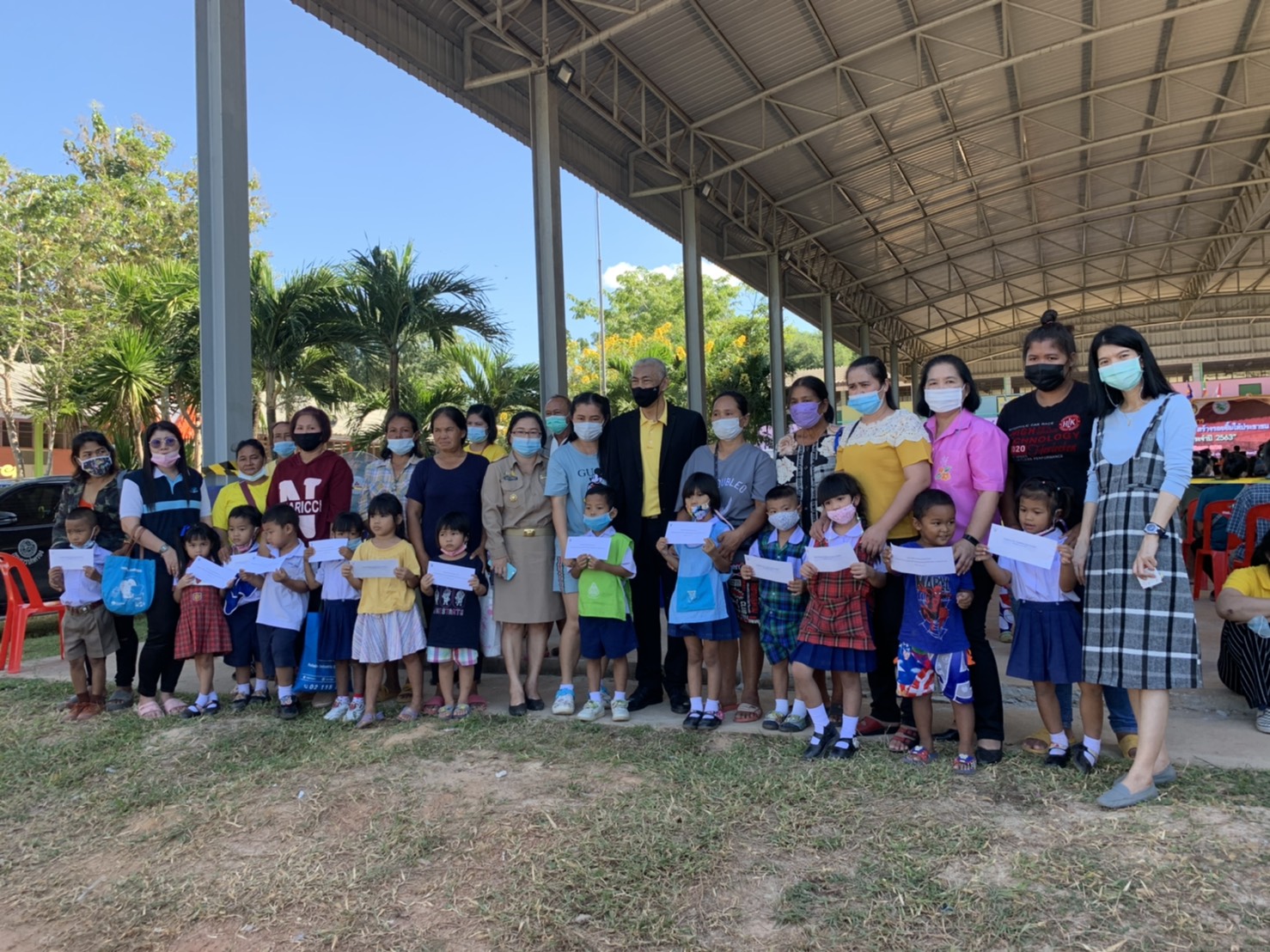 ออกหน่วยบริการตามโครงการหน่วยบำบัดทุกข์ บำรุงสุข สร้างรอยยิ้มให้ประชาชน จังหวัดชลบุรี