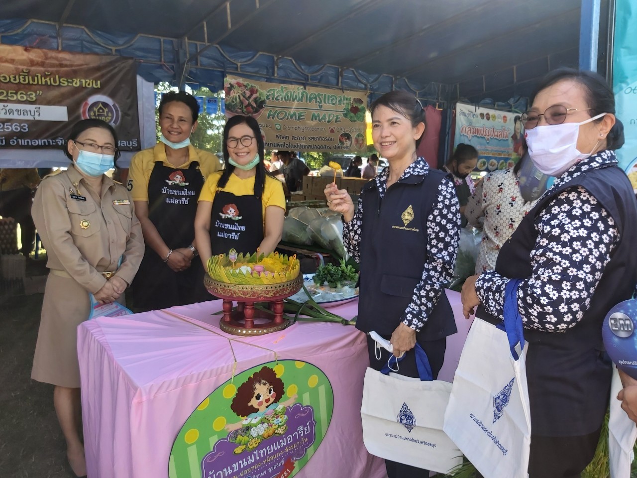 ออกหน่วยบริการตามโครงการหน่วยบำบัดทุกข์ บำรุงสุข สร้างรอยยิ้มให้ประชาชน จังหวัดชลบุรี