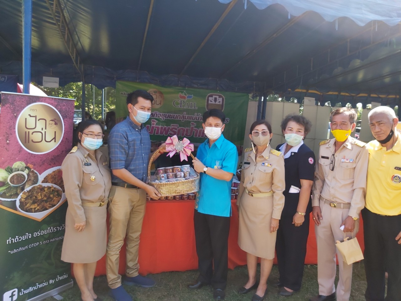 ออกหน่วยบริการตามโครงการหน่วยบำบัดทุกข์ บำรุงสุข สร้างรอยยิ้มให้ประชาชน จังหวัดชลบุรี