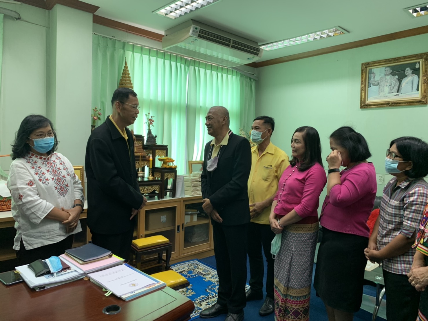 พช.ชลบุรี มอบกระเช้าของขวัญปีใหม่แด่ผู้บริหารจังหวัด