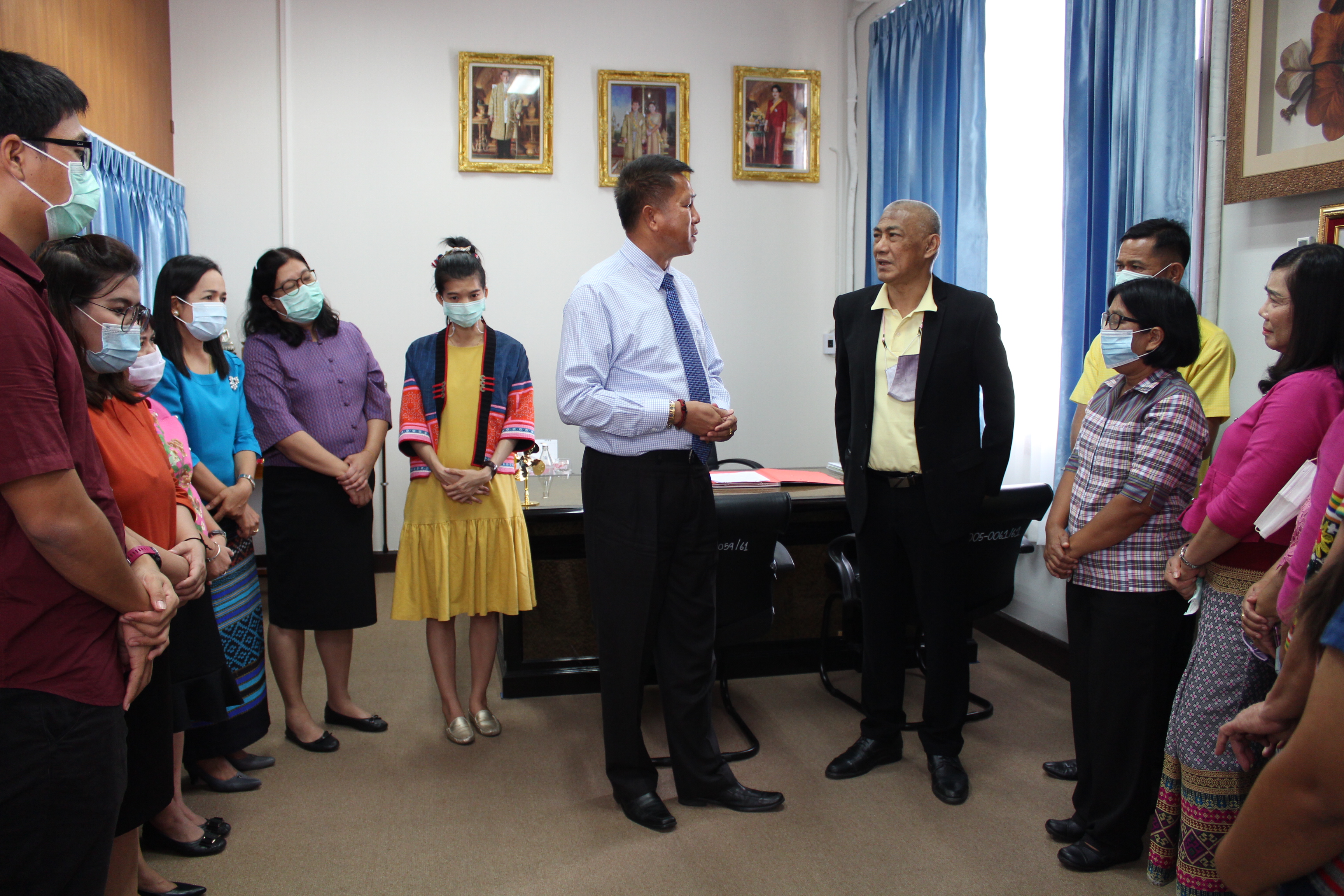 พช.ชลบุรี มอบกระเช้าของขวัญปีใหม่แด่ผู้บริหารจังหวัด