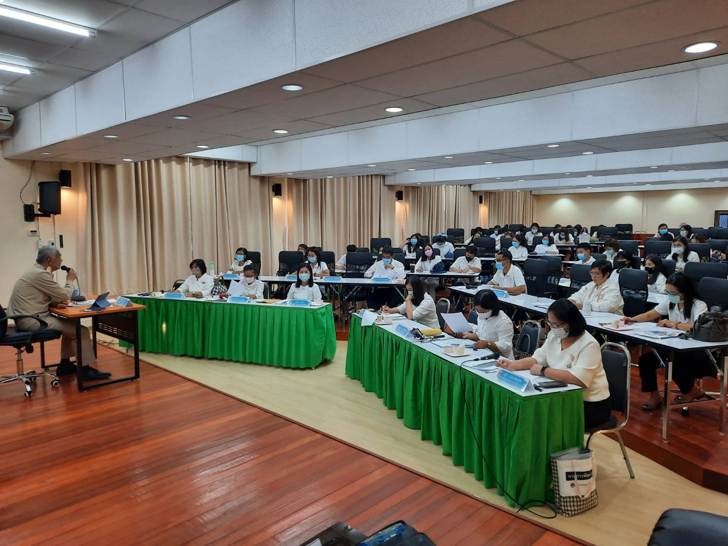 การประชุมข้าราชการและลูกจ้างสำนักงานพัฒนาชุมชนจังหวัดชลบุรี ครั้งที่ 10/2563