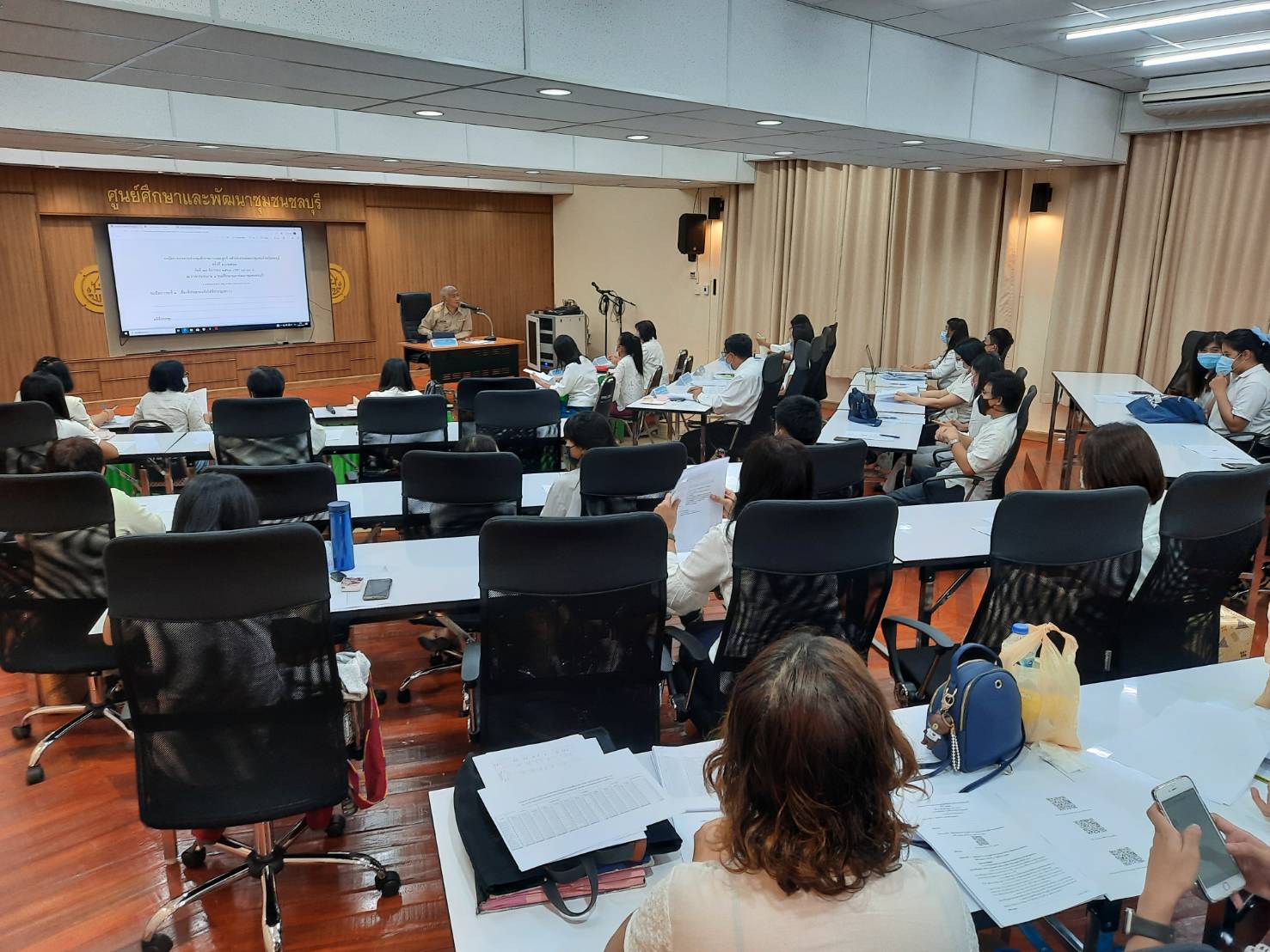 การประชุมข้าราชการและลูกจ้างสำนักงานพัฒนาชุมชนจังหวัดชลบุรี ครั้งที่ 10/2563