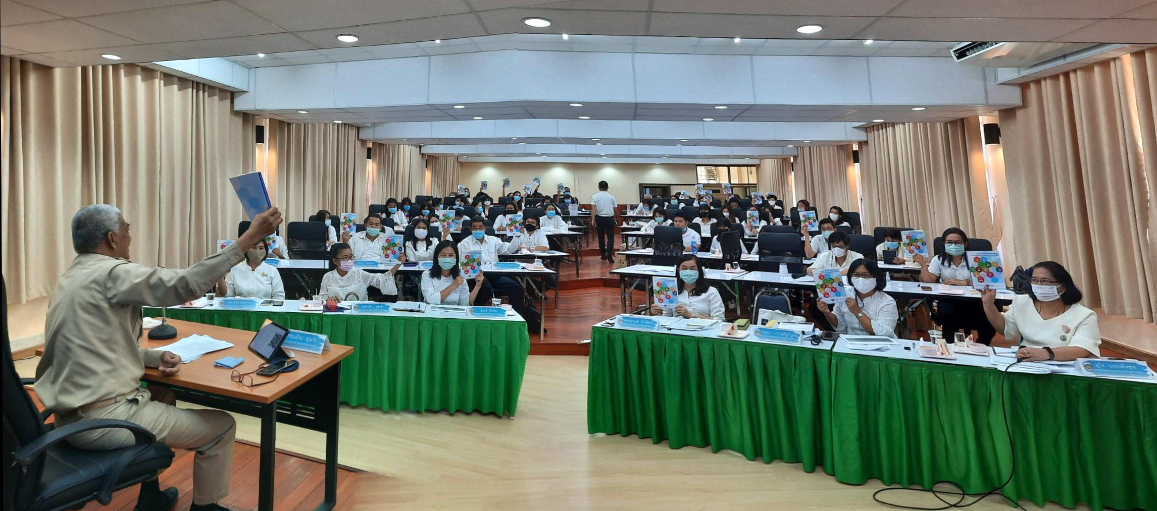 การประชุมข้าราชการและลูกจ้างสำนักงานพัฒนาชุมชนจังหวัดชลบุรี ครั้งที่ 10/2563