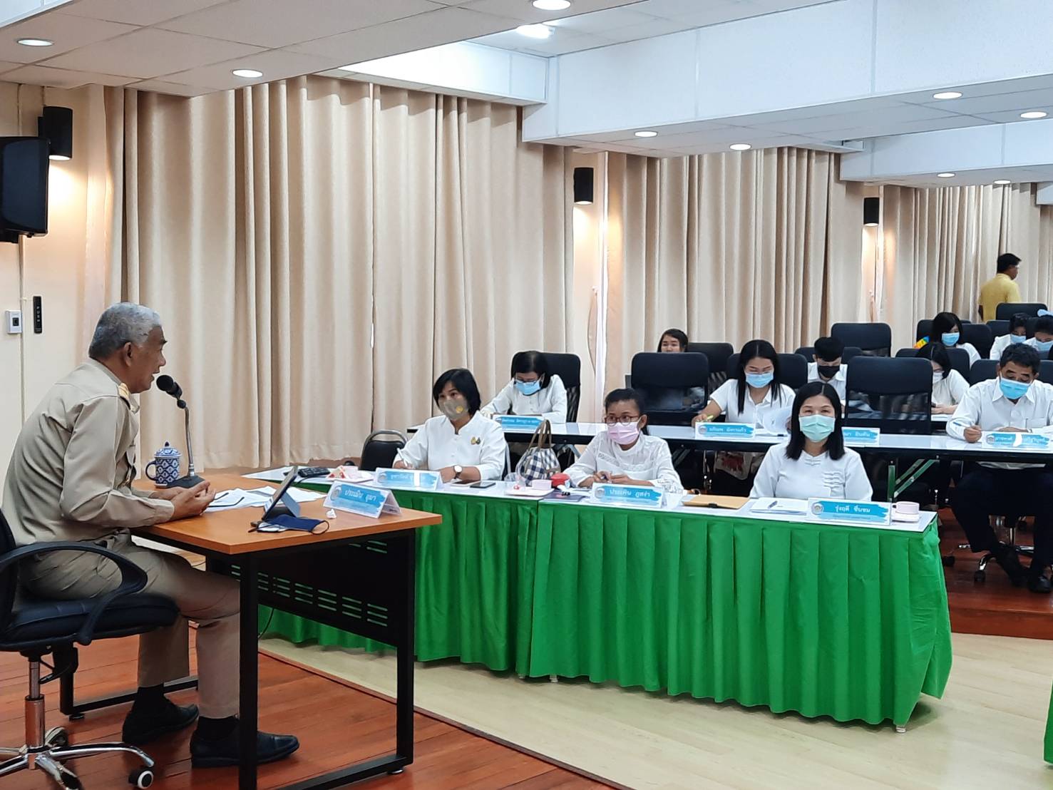 การประชุมข้าราชการและลูกจ้างสำนักงานพัฒนาชุมชนจังหวัดชลบุรี ครั้งที่ 10/2563