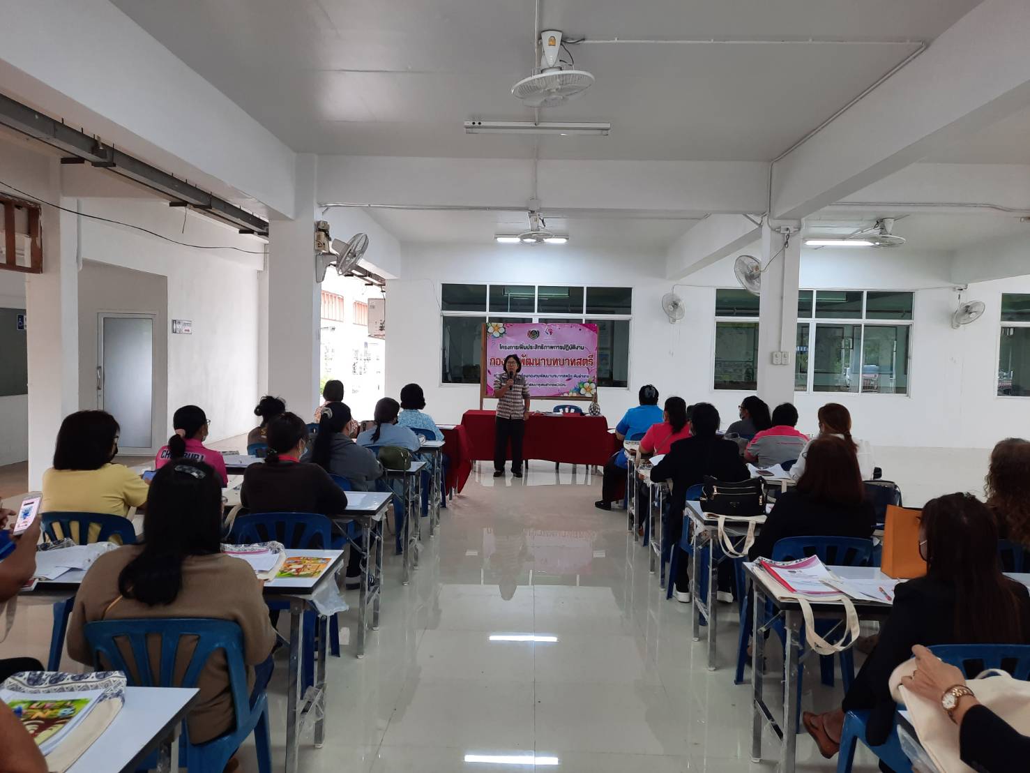 โครงการเพิ่มประสิทธิภาพการปฏิบัติงานกองทุนพัฒนาบทบาทสตรีแก่กลไกการขับเคลื่อนกองทุนพัฒนาบทบาทสตรีระดับอำเภอ