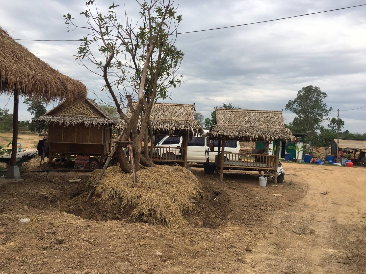 พจ.ชลบุรี ลงพื้นที่ติดตามโครงการ “โคก หนอง นา โมเดล” อ.พนัสนิคม