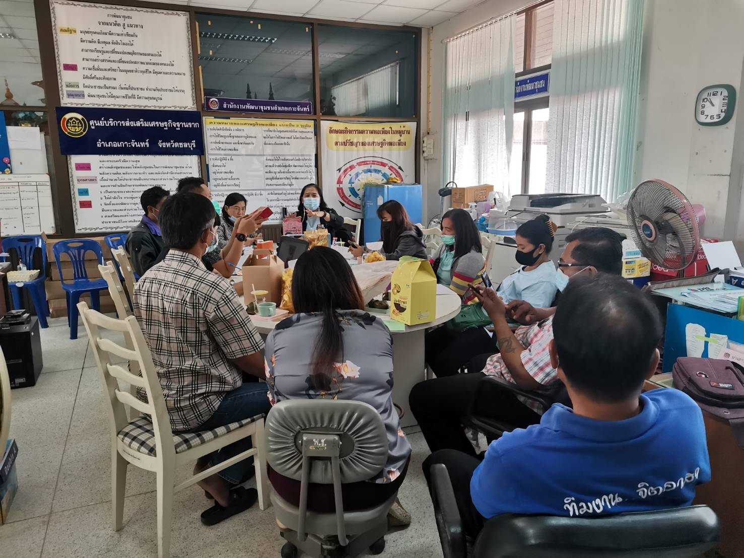 โครงการพัฒนาหมู่บ้านเศรษฐกิจพอเพียง กิจกรรมการพัฒนาและต่อยอดผลิตภัณฑ์กลุ่มอาชีพในหมู่บ้านที่ได้รับผลกระทบจากช้างป่า​ อ.เกาะจันทร์