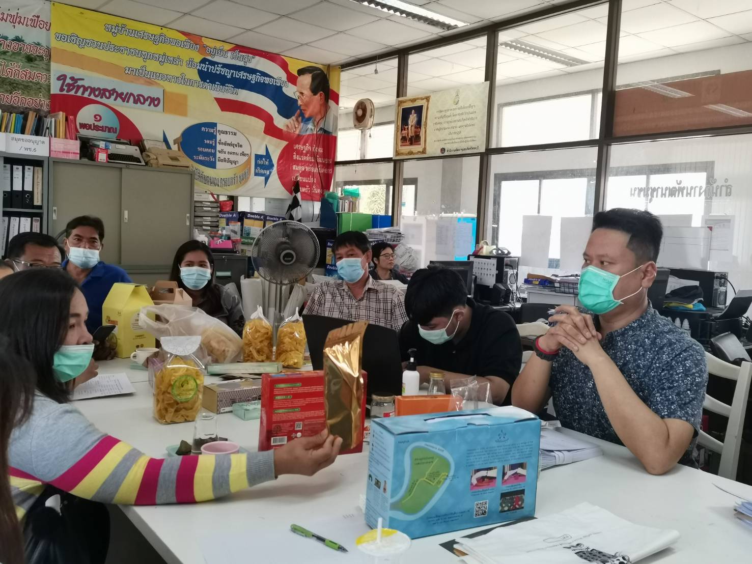 โครงการพัฒนาหมู่บ้านเศรษฐกิจพอเพียง กิจกรรมการพัฒนาและต่อยอดผลิตภัณฑ์กลุ่มอาชีพในหมู่บ้านที่ได้รับผลกระทบจากช้างป่า​ อ.เกาะจันทร์