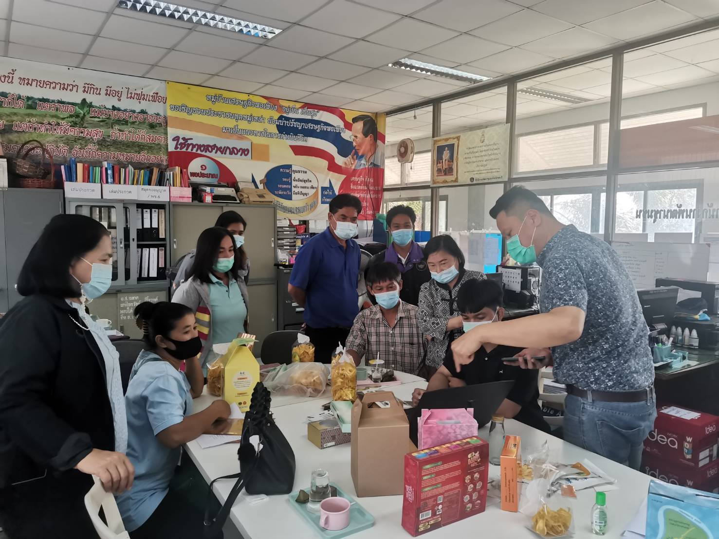 โครงการพัฒนาหมู่บ้านเศรษฐกิจพอเพียง กิจกรรมการพัฒนาและต่อยอดผลิตภัณฑ์กลุ่มอาชีพในหมู่บ้านที่ได้รับผลกระทบจากช้างป่า​ อ.เกาะจันทร์