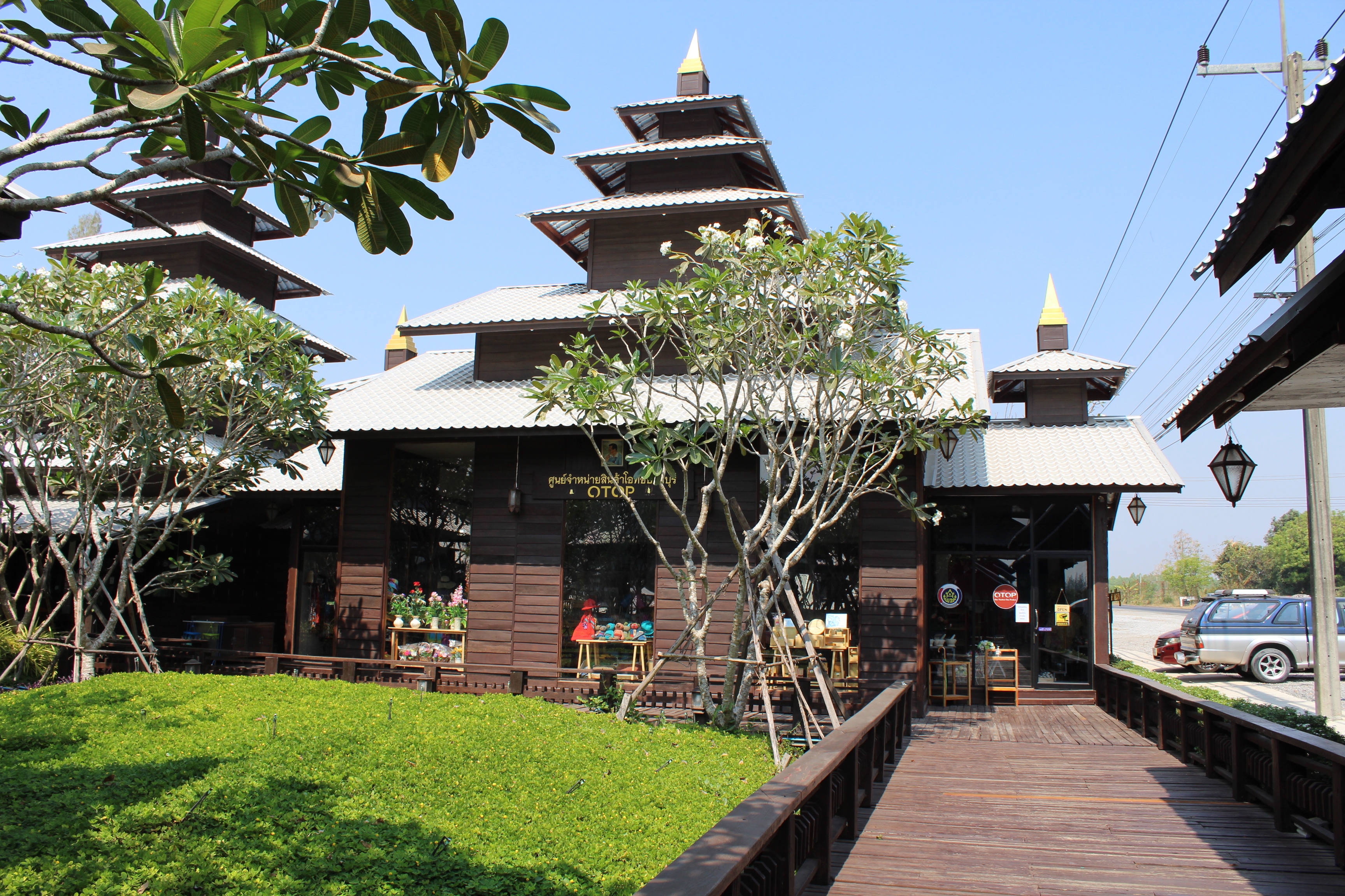 พช.ชลบุรี ลงพื้นที่ติดตามผลการดำเนินงานอำเภอบ่อทอง