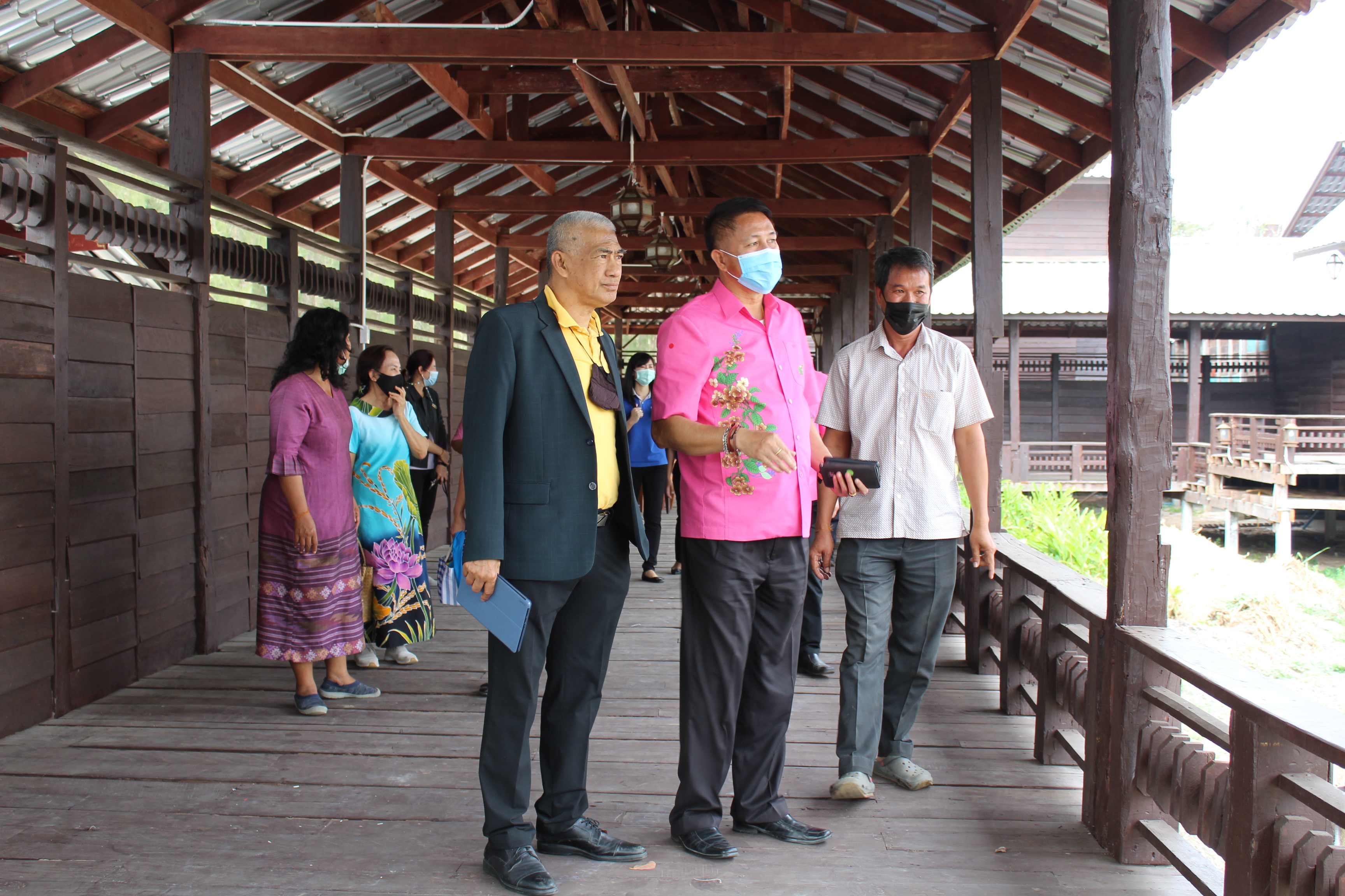 พช.ชลบุรี ลงพื้นที่ติดตามผลการดำเนินงานอำเภอบ่อทอง