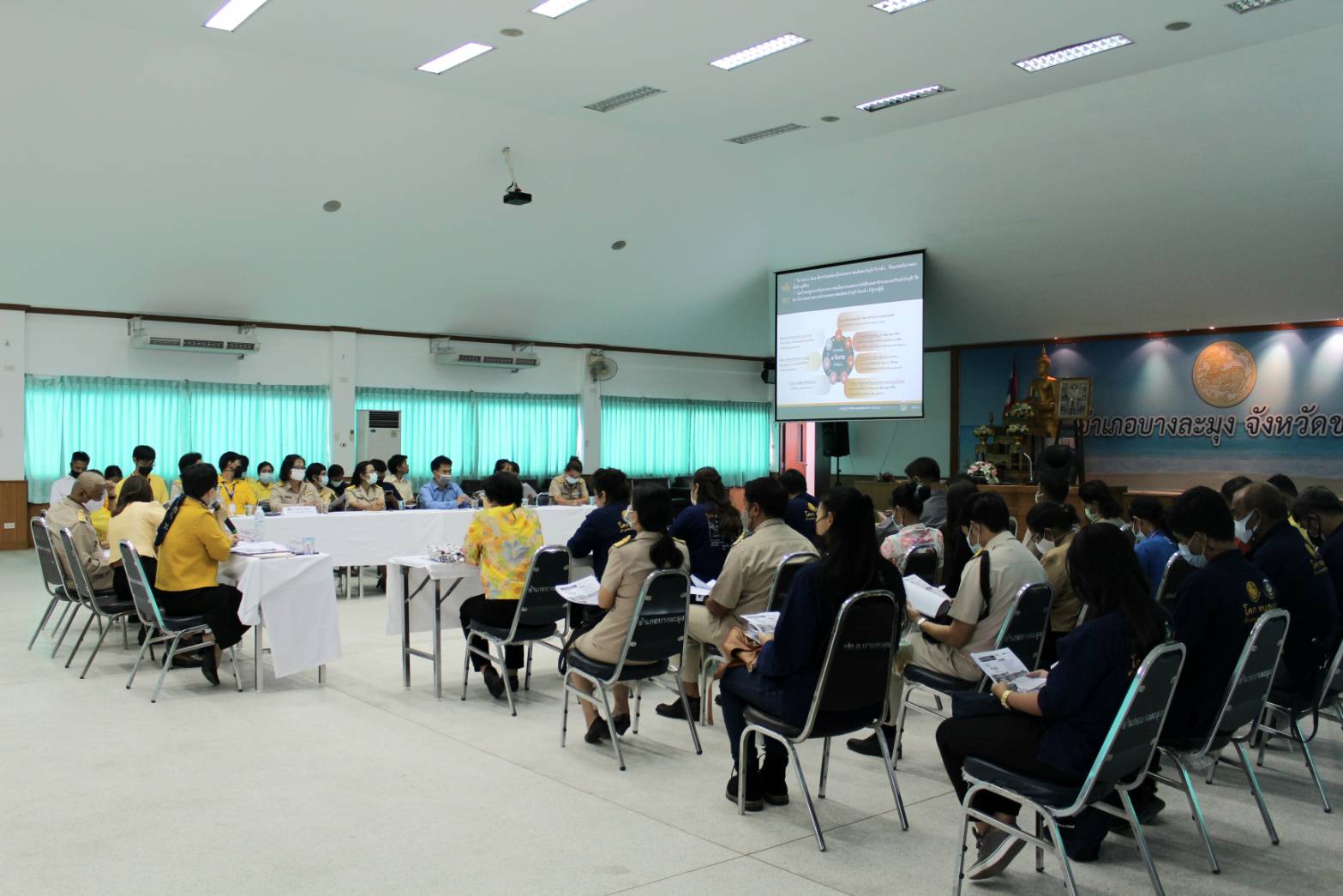 การประชุมคณะทำงานขับเคลื่อนการพัฒนาพื้นที่ต้นแบบการพัฒนาคุณภาพชีวิตตามหลักทฤษฎีใหม่ ประยุกต์สู่ “โคก หนอง นา โมเดล” อำเภอบางละมุง ครั้งที่ 1/2564