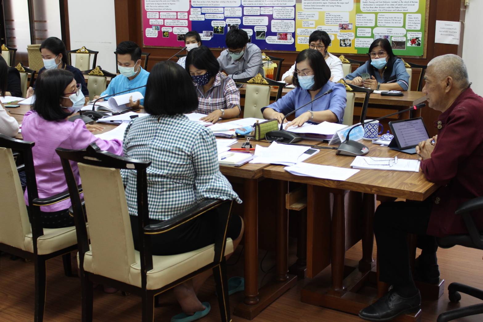 ประชุมคณะทำงานพิจารณาจัดทำข้อตกลงการปฏิบัติราชการและผลการประเมินผลการปฏิบัติราชการของข้าราชการและลูกจ้างประจำ สังกัดกรมการพัฒนาชุมชน จังหวัดชลบุรี