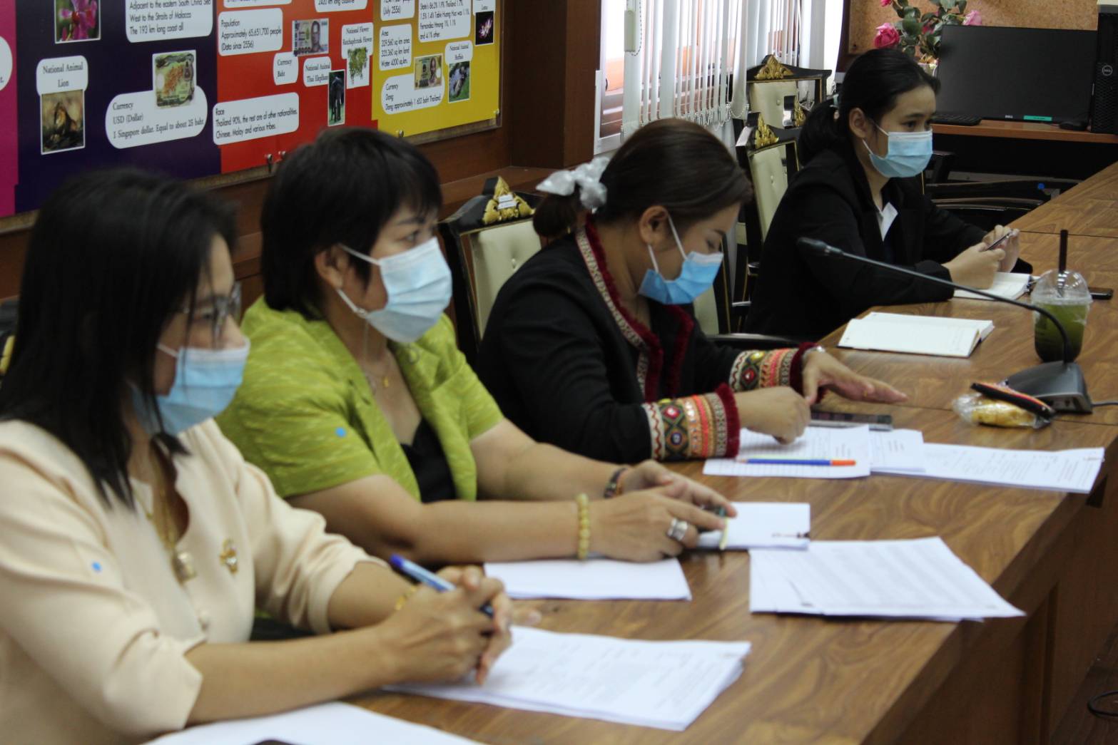 ประชุมคณะทำงานพิจารณาจัดทำข้อตกลงการปฏิบัติราชการและผลการประเมินผลการปฏิบัติราชการของข้าราชการและลูกจ้างประจำ สังกัดกรมการพัฒนาชุมชน จังหวัดชลบุรี