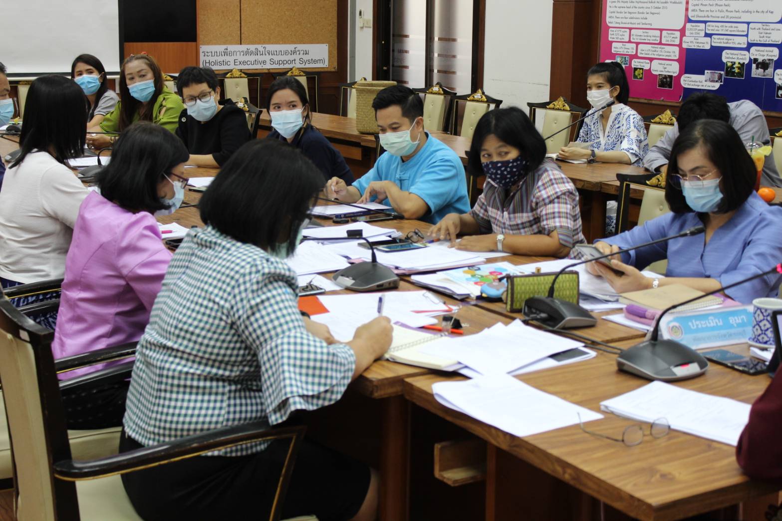 ประชุมคณะทำงานพิจารณาจัดทำข้อตกลงการปฏิบัติราชการและผลการประเมินผลการปฏิบัติราชการของข้าราชการและลูกจ้างประจำ สังกัดกรมการพัฒนาชุมชน จังหวัดชลบุรี