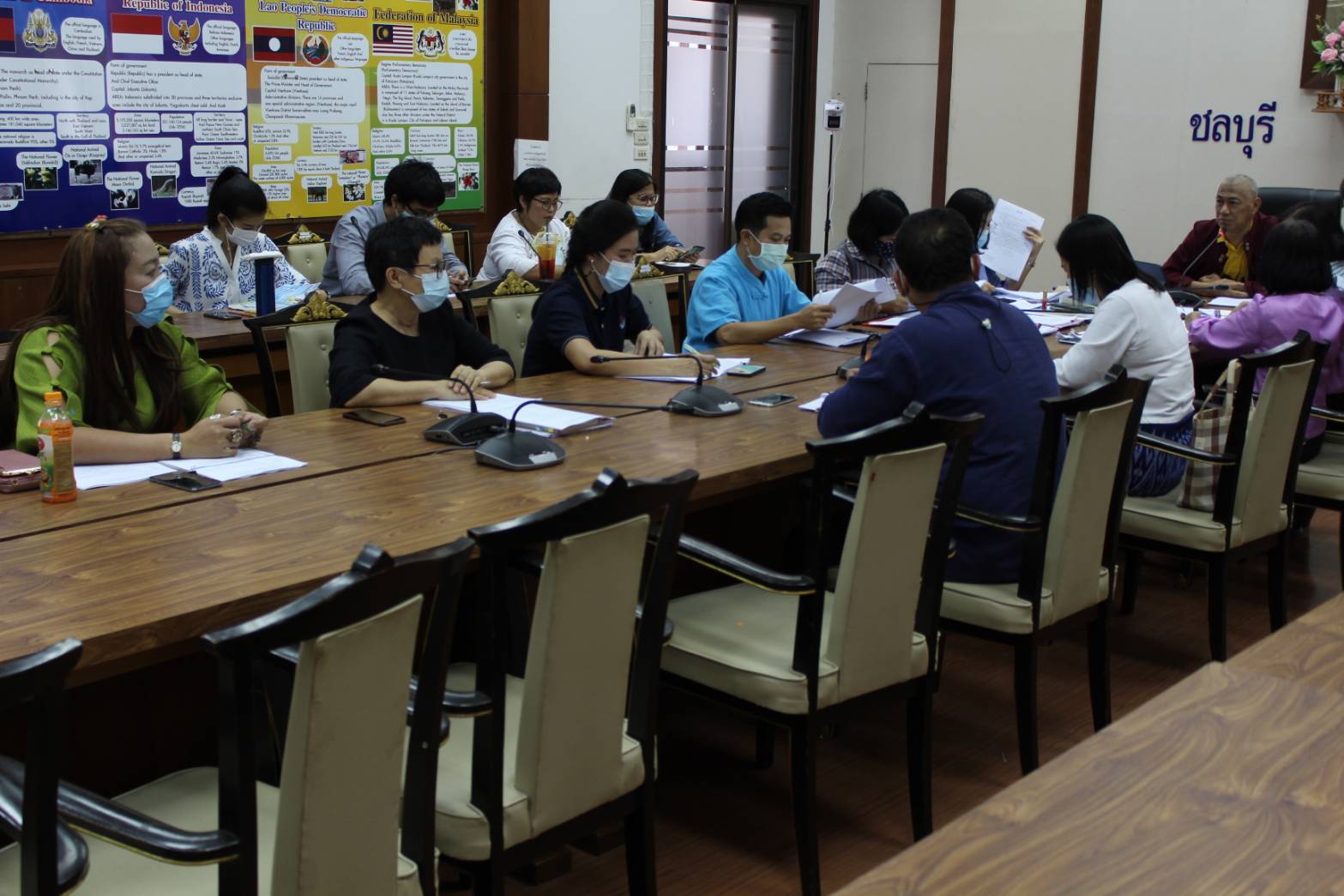 ประชุมคณะทำงานพิจารณาจัดทำข้อตกลงการปฏิบัติราชการและผลการประเมินผลการปฏิบัติราชการของข้าราชการและลูกจ้างประจำ สังกัดกรมการพัฒนาชุมชน จังหวัดชลบุรี