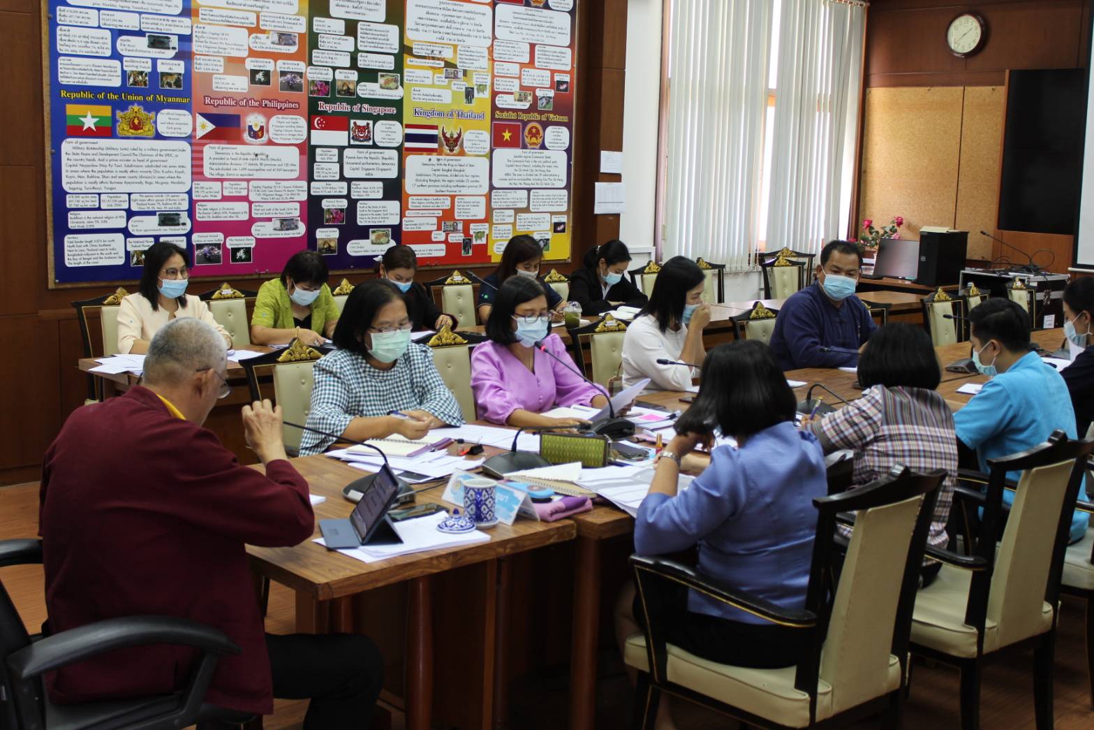 ประชุมคณะทำงานพิจารณาจัดทำข้อตกลงการปฏิบัติราชการและผลการประเมินผลการปฏิบัติราชการของข้าราชการและลูกจ้างประจำ สังกัดกรมการพัฒนาชุมชน จังหวัดชลบุรี